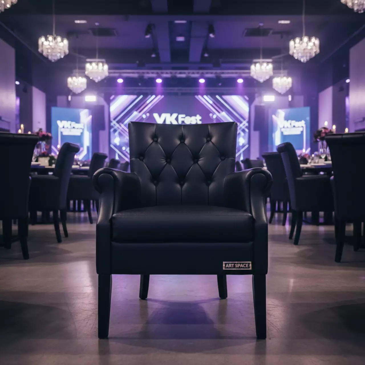 Аренда Стул Патрик с каретной стяжкой черный кожзам в банкетном зале «Дельфин» — ART SPACE