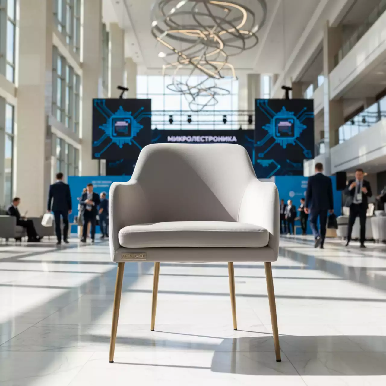 Аренда Стул Pick светло серый велюр в Гранд Отель Сочи — ART SPACE