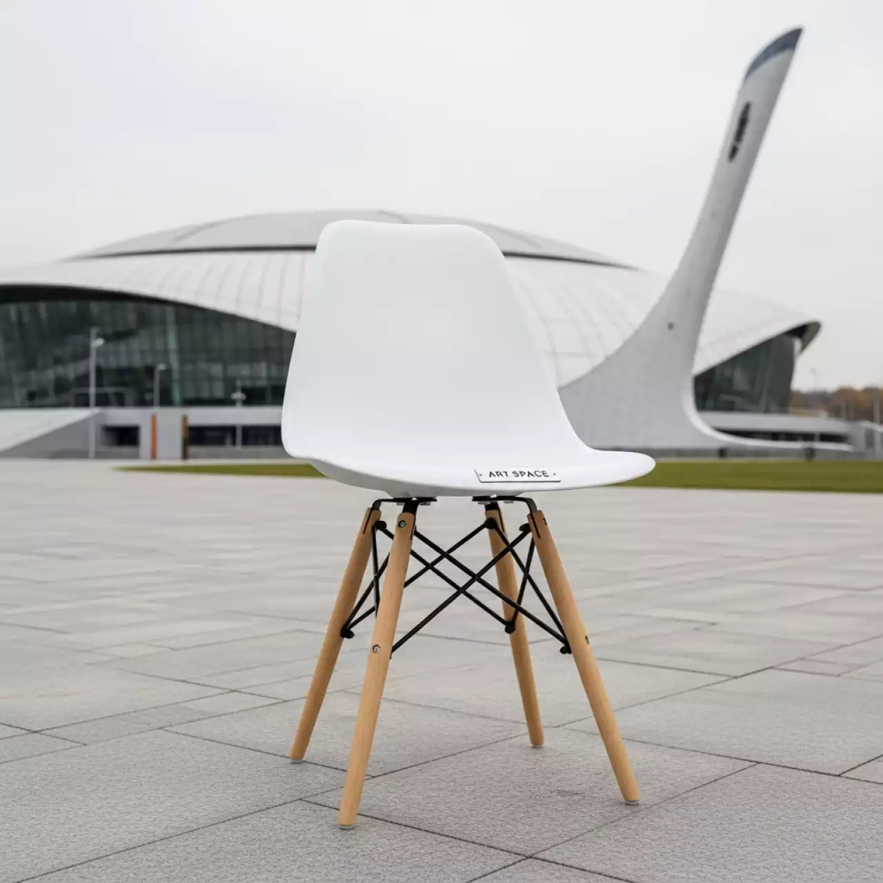 Аренда Стул Pixar белый на арене «Фишт» — ART SPACE