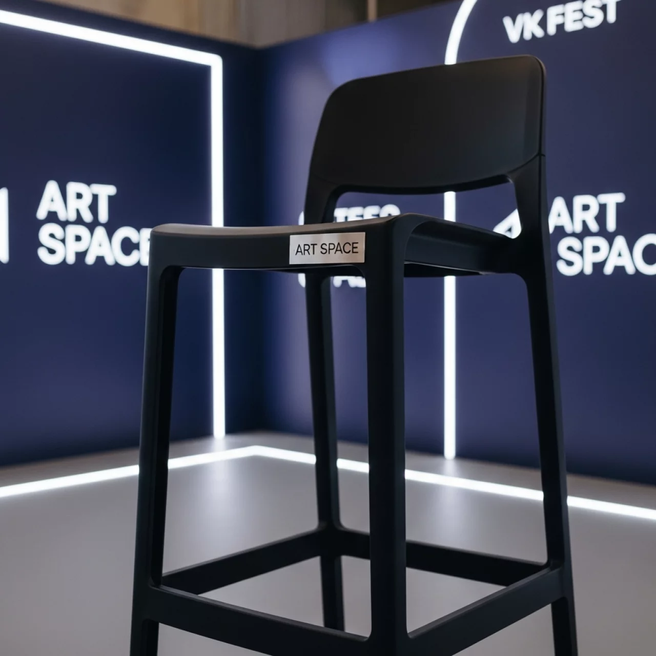 Аренда Стул пластиковый барный Joy S Bar в Imeretinskiy Hotel — ART SPACE