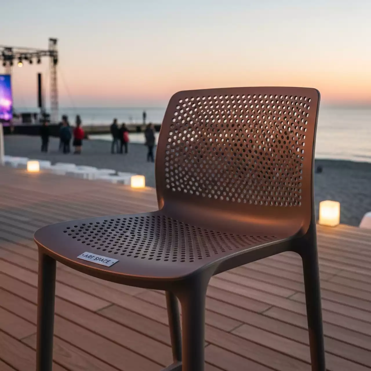 Аренда Стул пластиковый барный Trill Stool на пляже «Мандарин» — ART SPACE