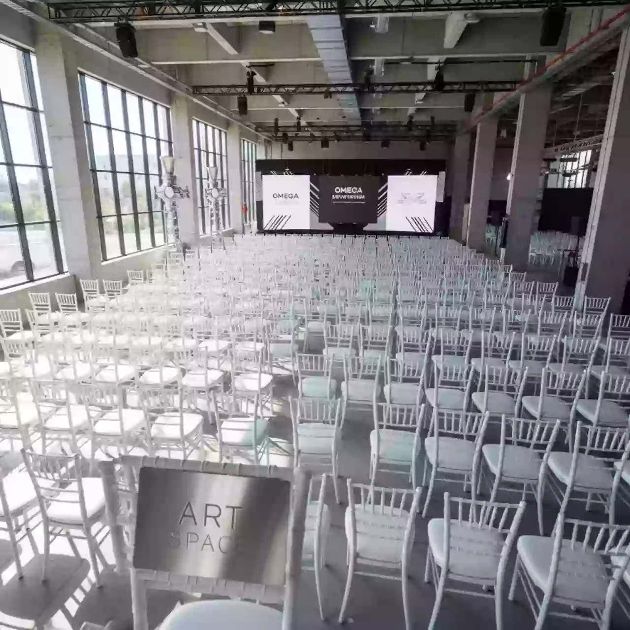 Аренда Стул пластиковый белый Кьявари NEW в Omega Sirius — ART SPACE