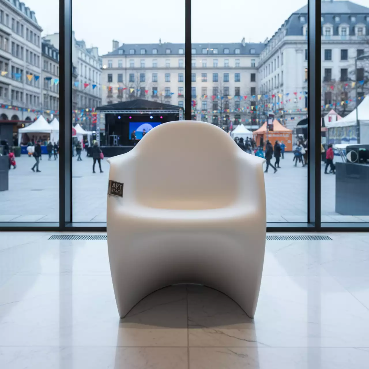 Аренда Стул пластиковый белый Rich WT в Mövenpick Hotel — ART SPACE