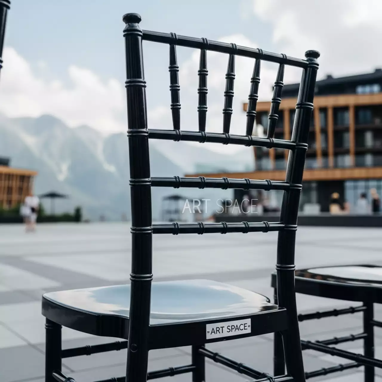 Аренда Стул пластиковый черный глянцевый Кьявари NEW на курорте «Газпром» (Альпика) — ART SPACE