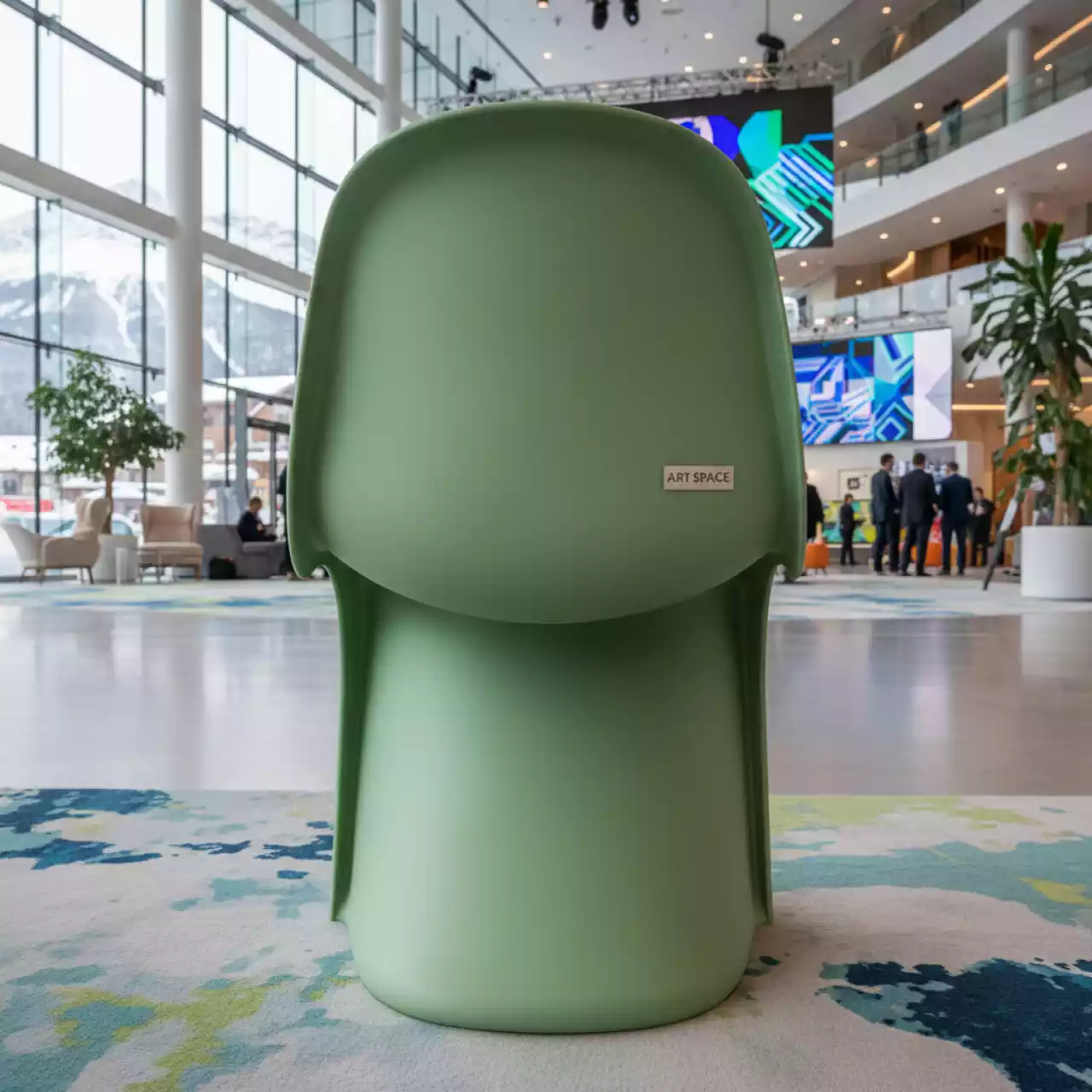 Аренда Стул пластиковый Dome светло зеленый в Sochi Marriott Krasnaya Polyana — ART SPACE