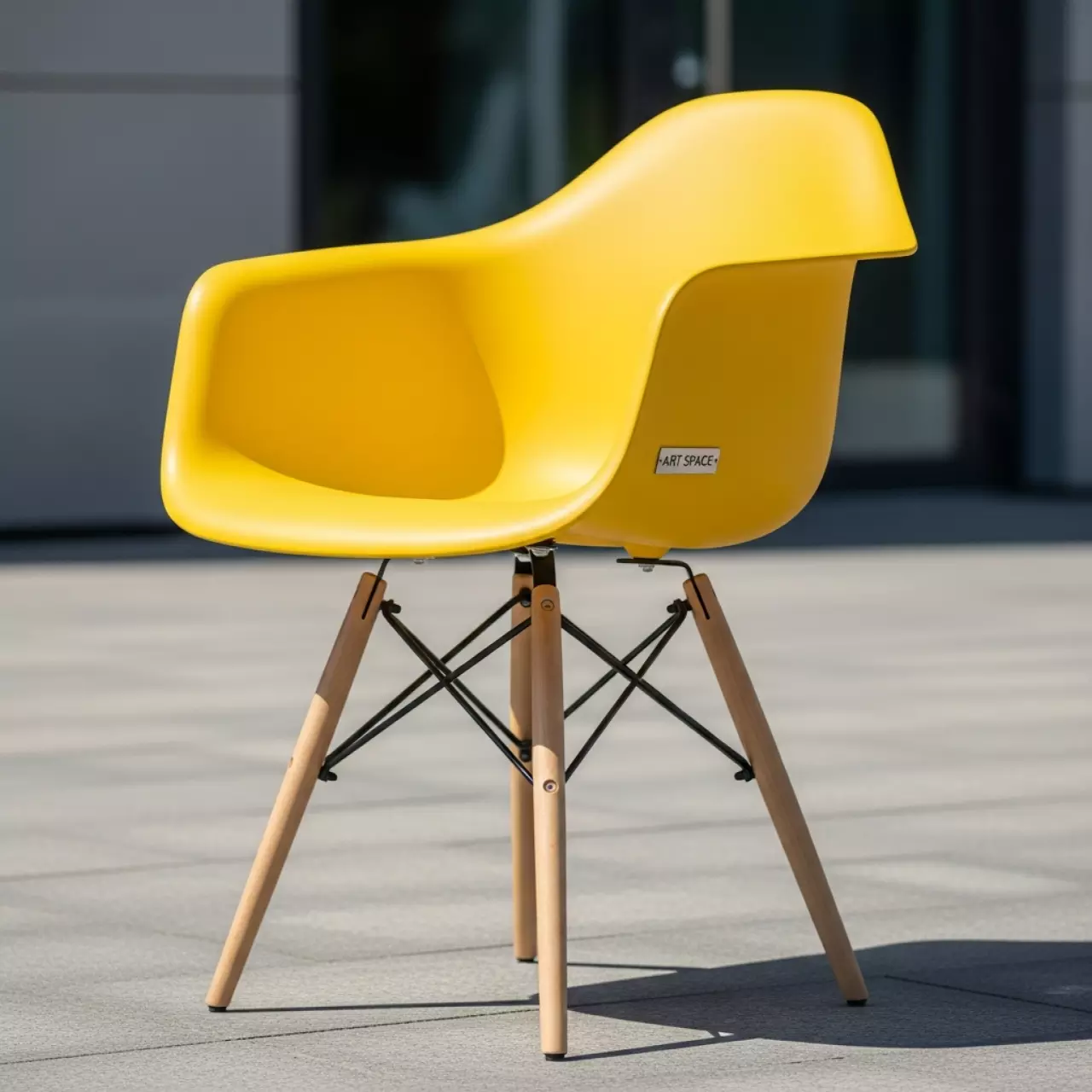 Аренда Стул пластиковый Eames с подлокотниками желтый каркас бук в санатории «Русь» — ART SPACE