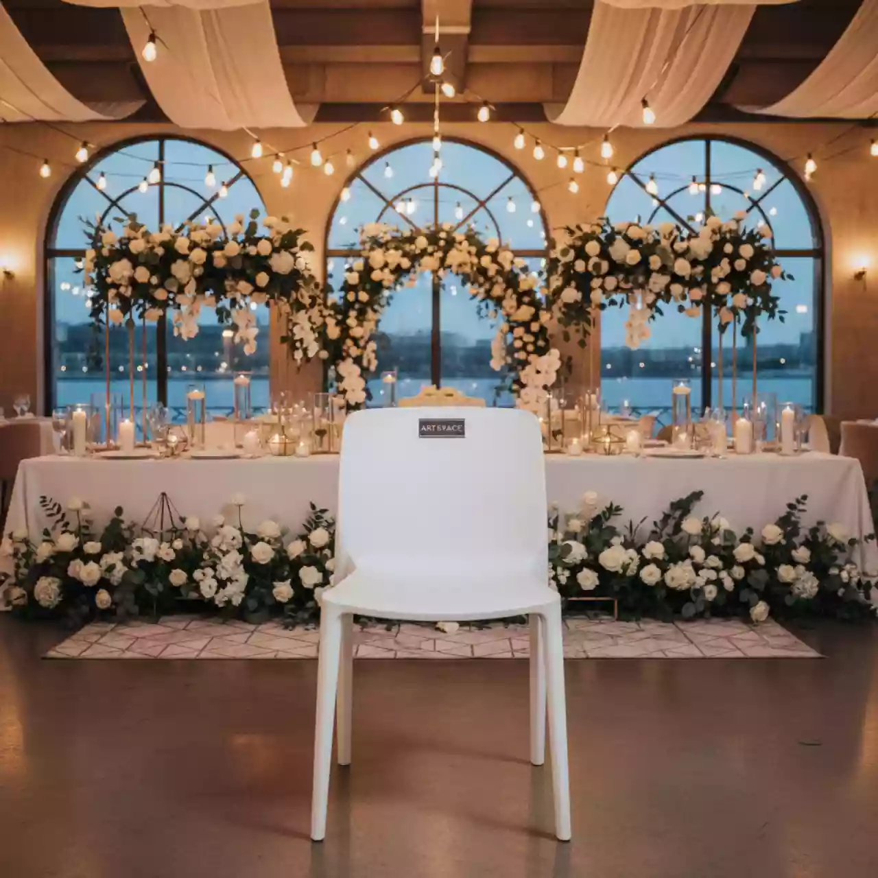 Аренда Стул пластиковый Herman BACKSTAGE белый в ресторане «Паруса» — ART SPACE