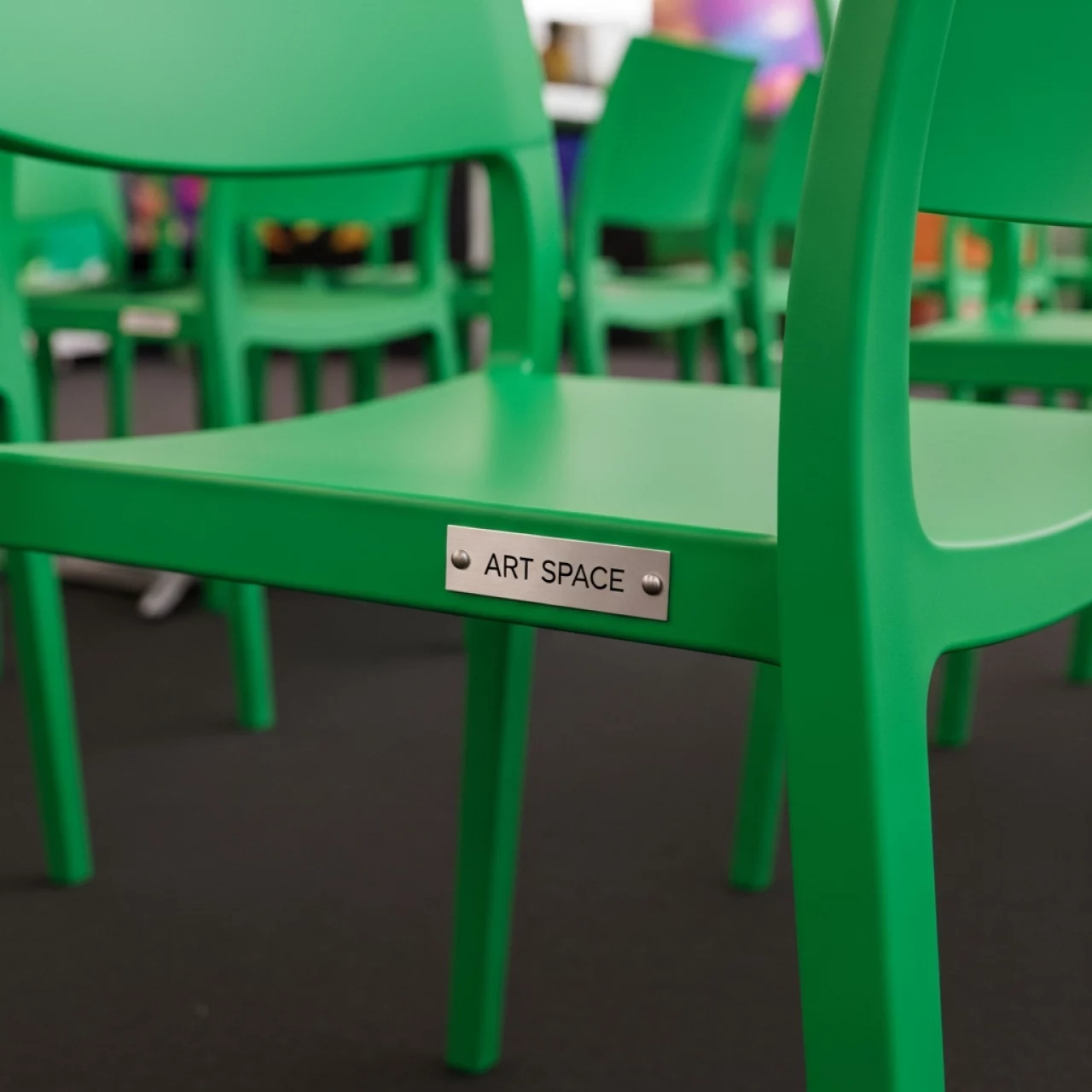 Аренда Стул пластиковый Капри зеленый в ресторане «Плакучая Ива» — ART SPACE