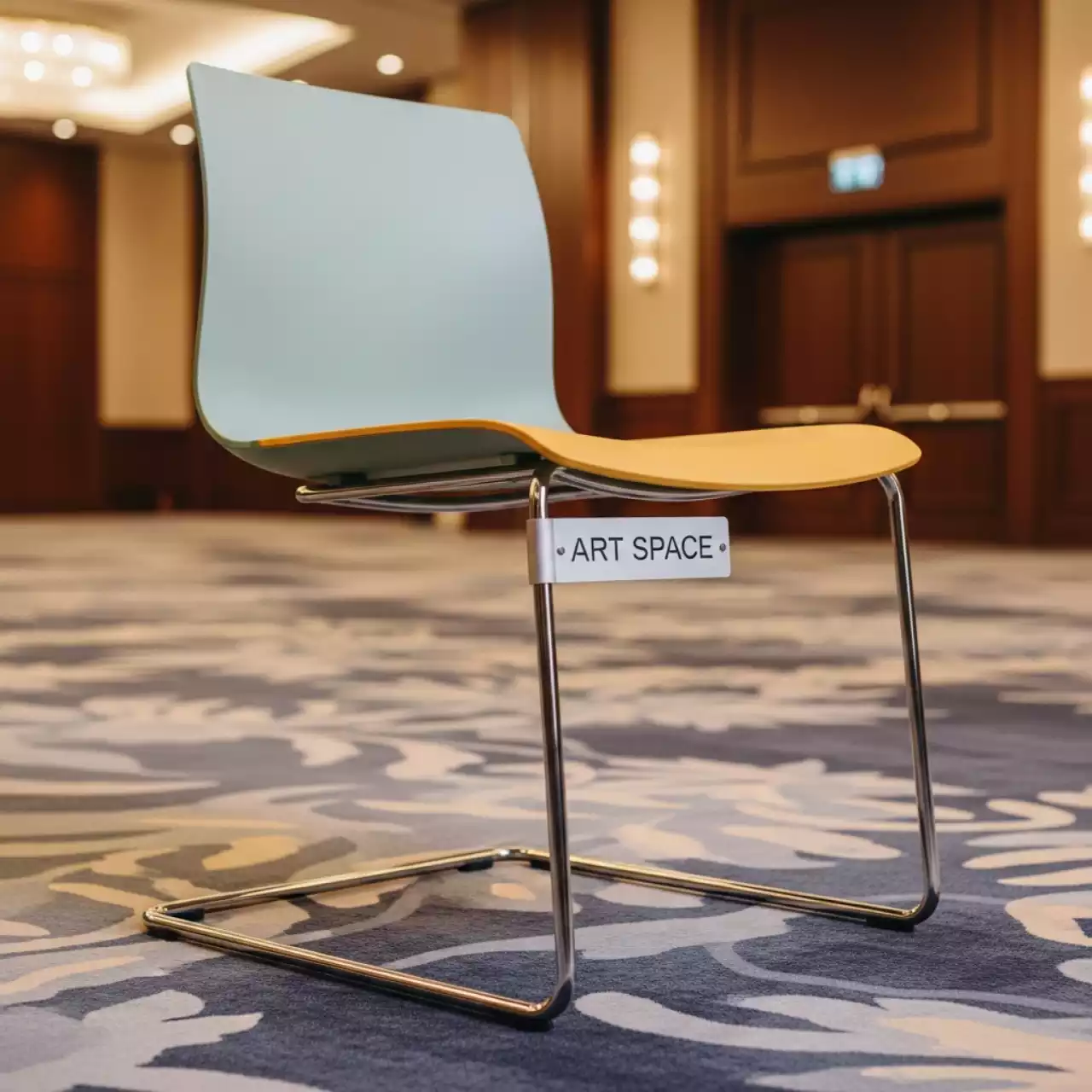 Аренда Стул пластиковый на полозьях Artesia в Cosmos Sochi Hotel — ART SPACE