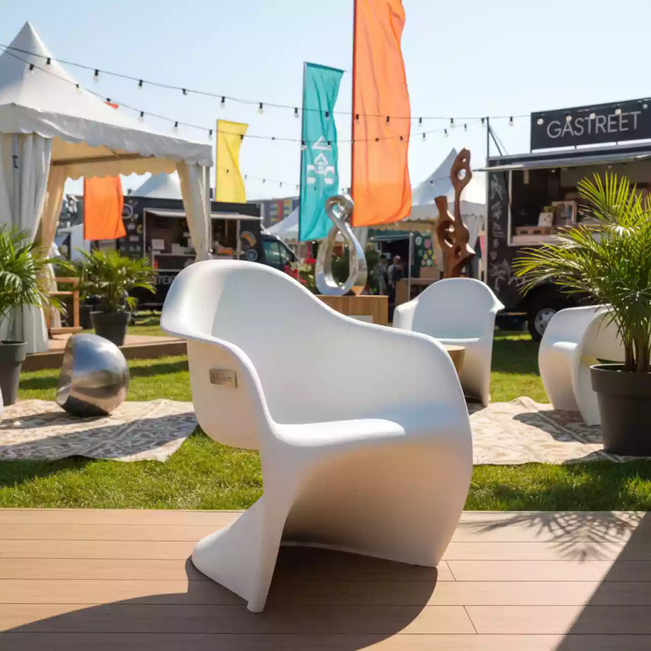 Аренда Стул пластиковый Queen белый в Delta Sirius — ART SPACE