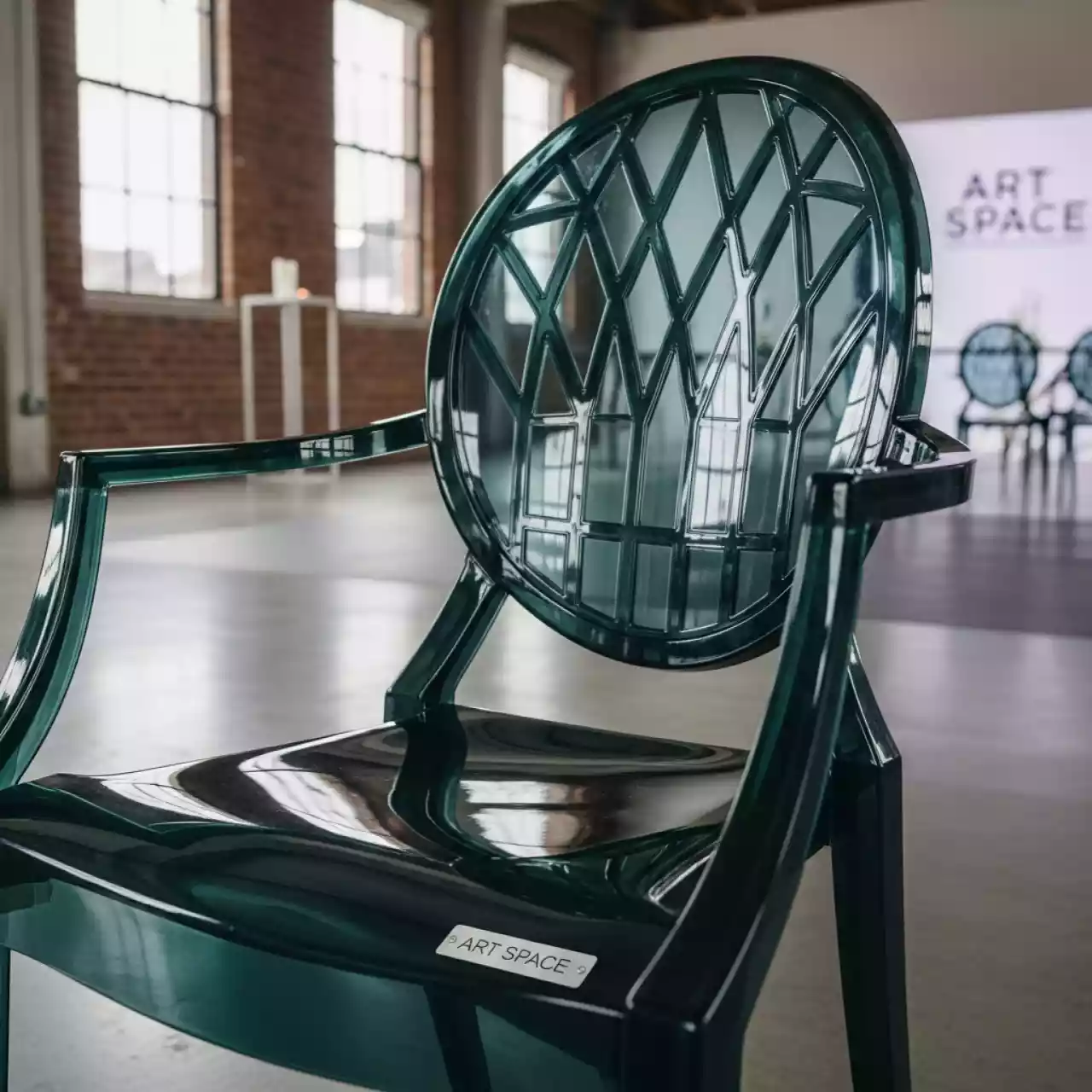 Аренда Стул пластиковый Queen в лофте «Студия 21» — ART SPACE