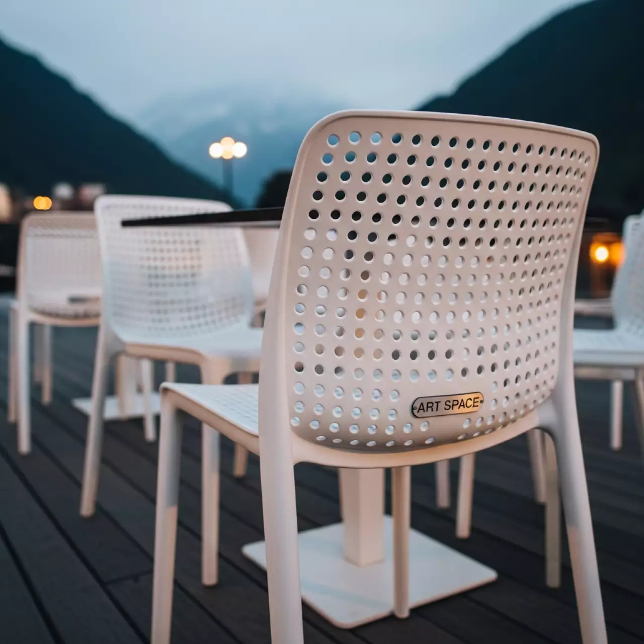 Аренда Стул пластиковый Riva Bistrot белый в Golden Tulip Rosa Khutor — ART SPACE