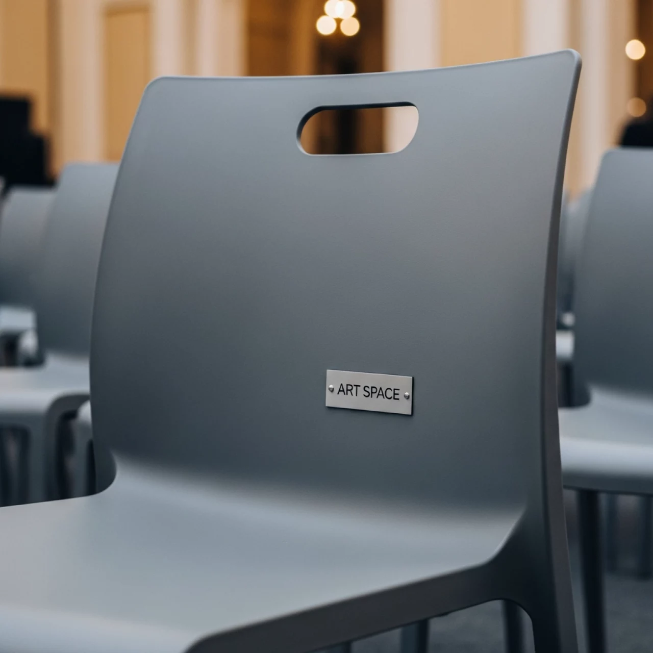 Аренда Стул пластиковый серый Ara в Pullman Sochi Centre — ART SPACE