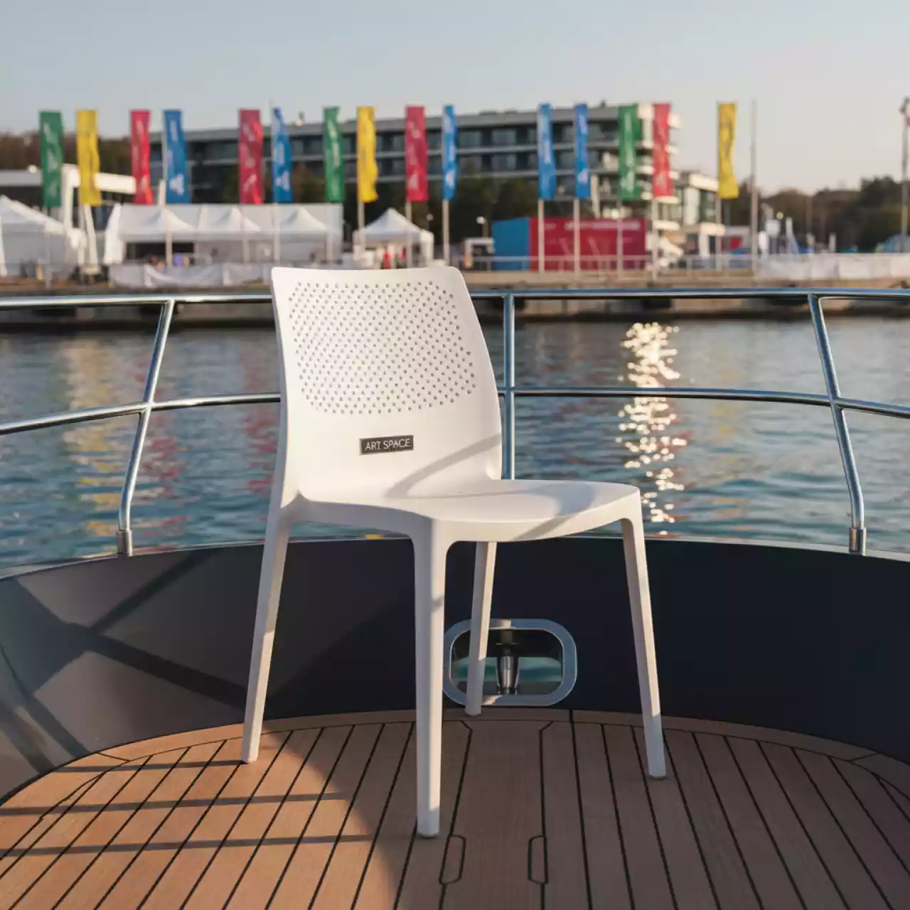 Аренда Стул пластиковый XRB 078 AW White на VIP-яхте (Имеретинский порт) — ART SPACE