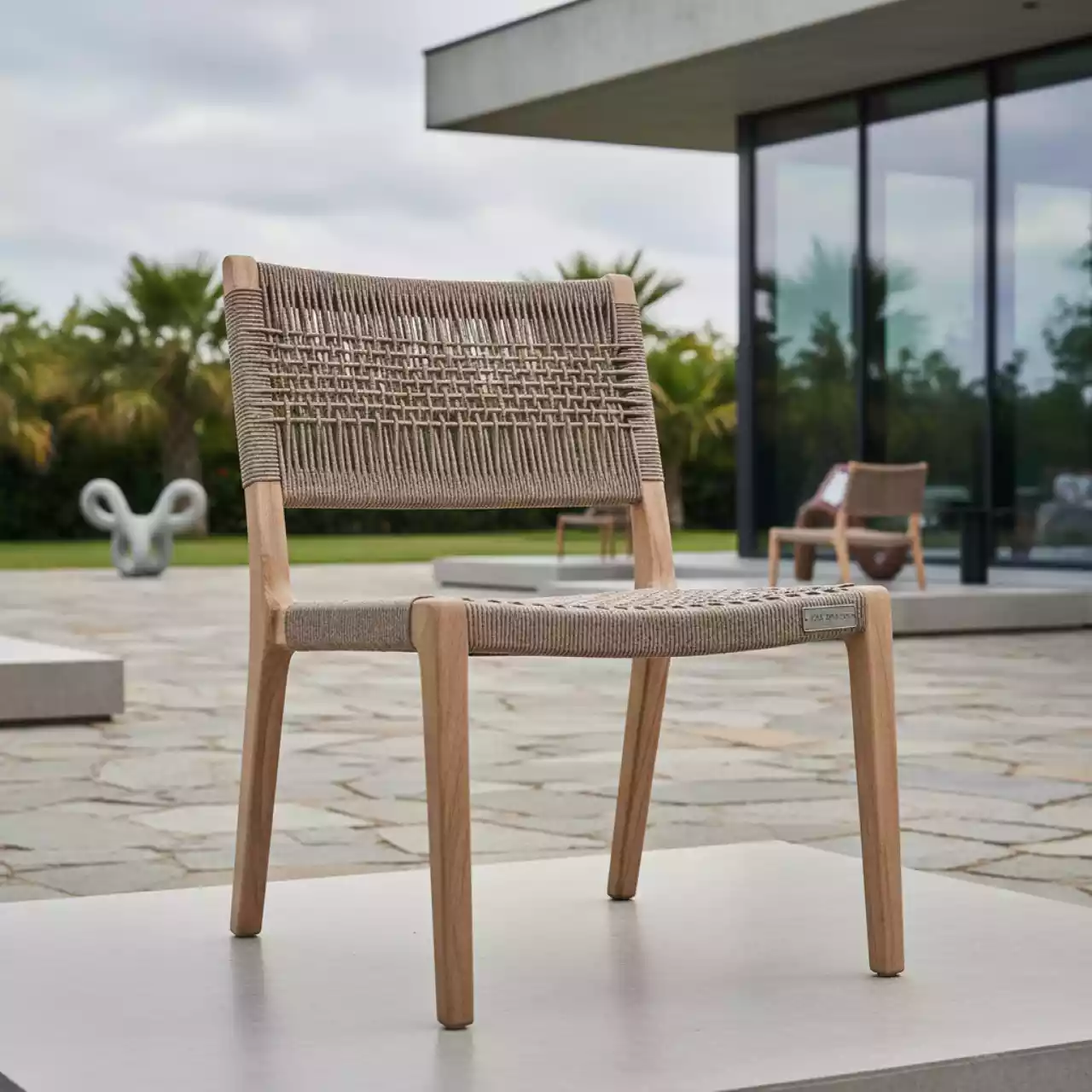 Аренда Стул плетеный из роупа LIO CH st001 RAL8016 mua brown beige в Omega Sirius — ART SPACE