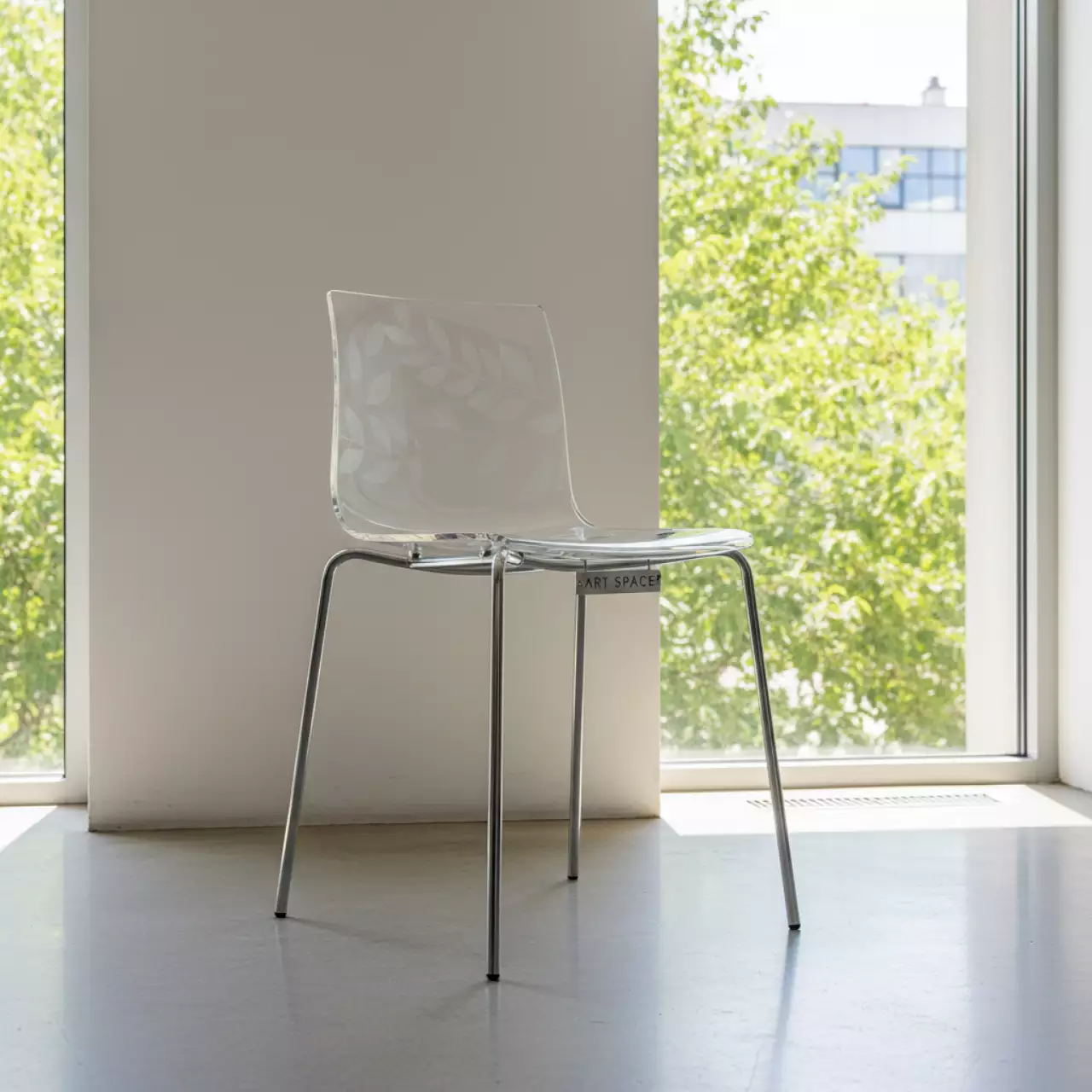 Аренда Стул полубарный прозрачный Zebra Antishock в Courtyard by Marriott Sochi — ART SPACE