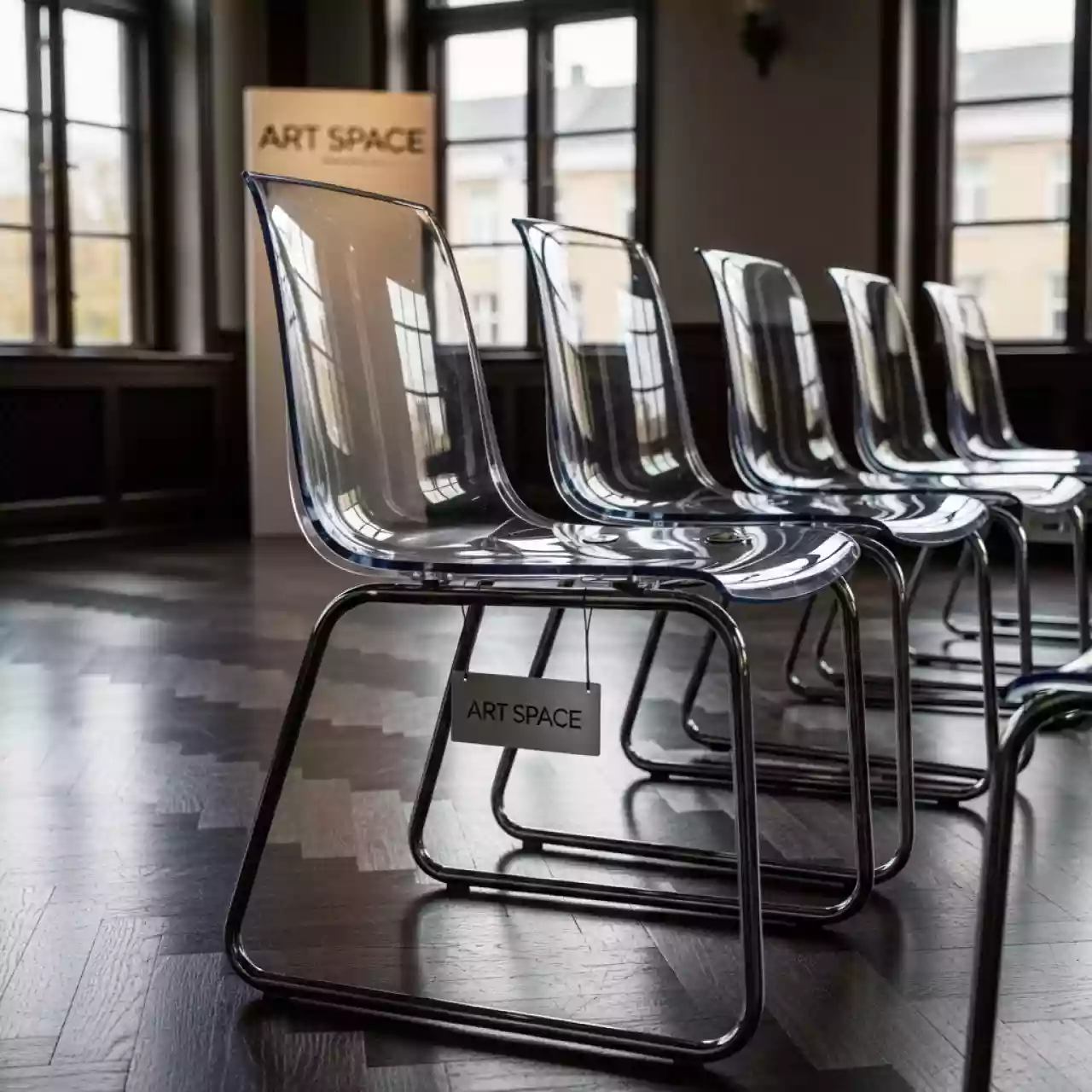 Аренда Стул прозрачный на полозьях X Treme S Sled в Boutique Hotel PORTUM 1905 — ART SPACE