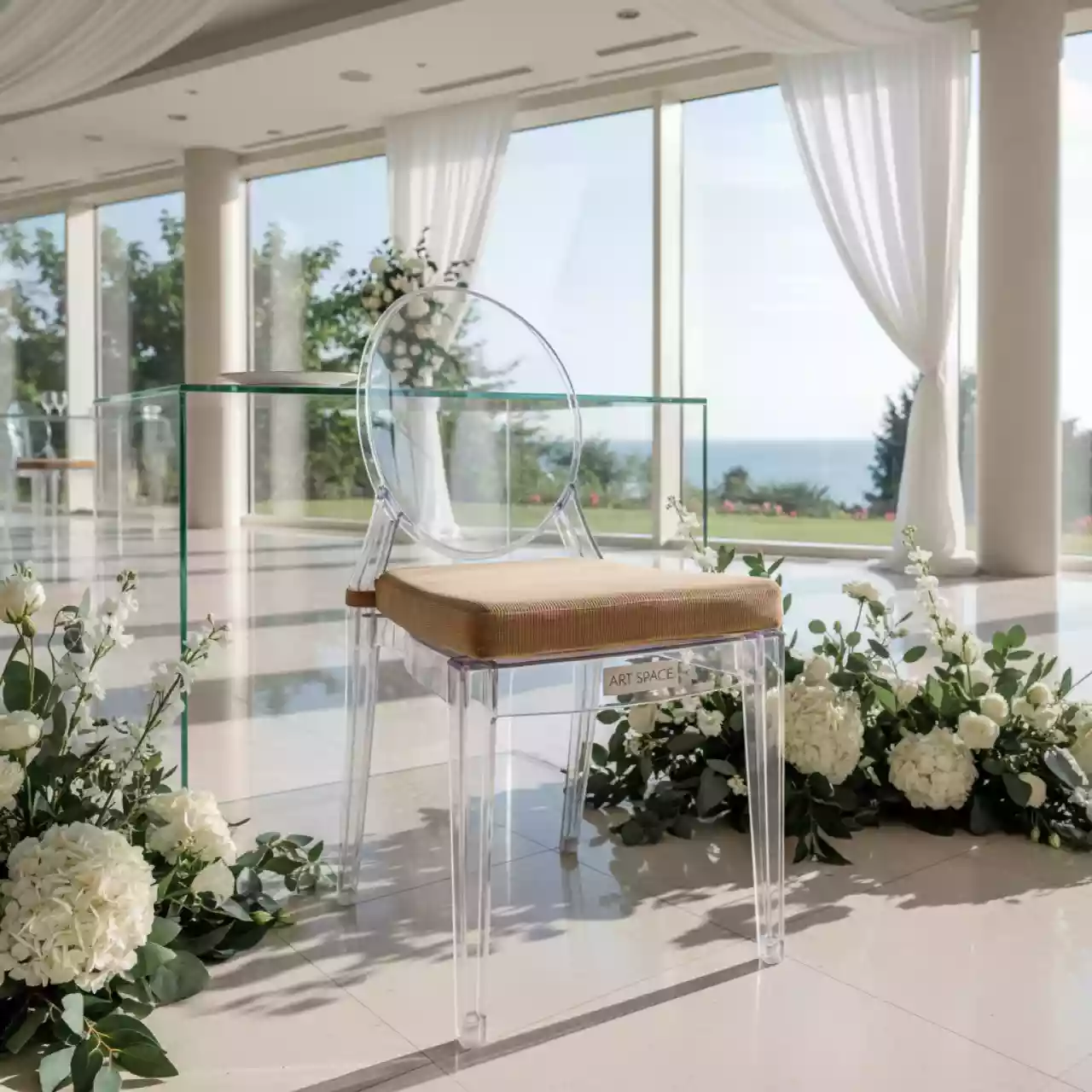 Аренда Стул прозрачный с подушкой цвета кофе с молоком ХЭМПСОН в отеле Hyatt Regency Sochi — ART SPACE