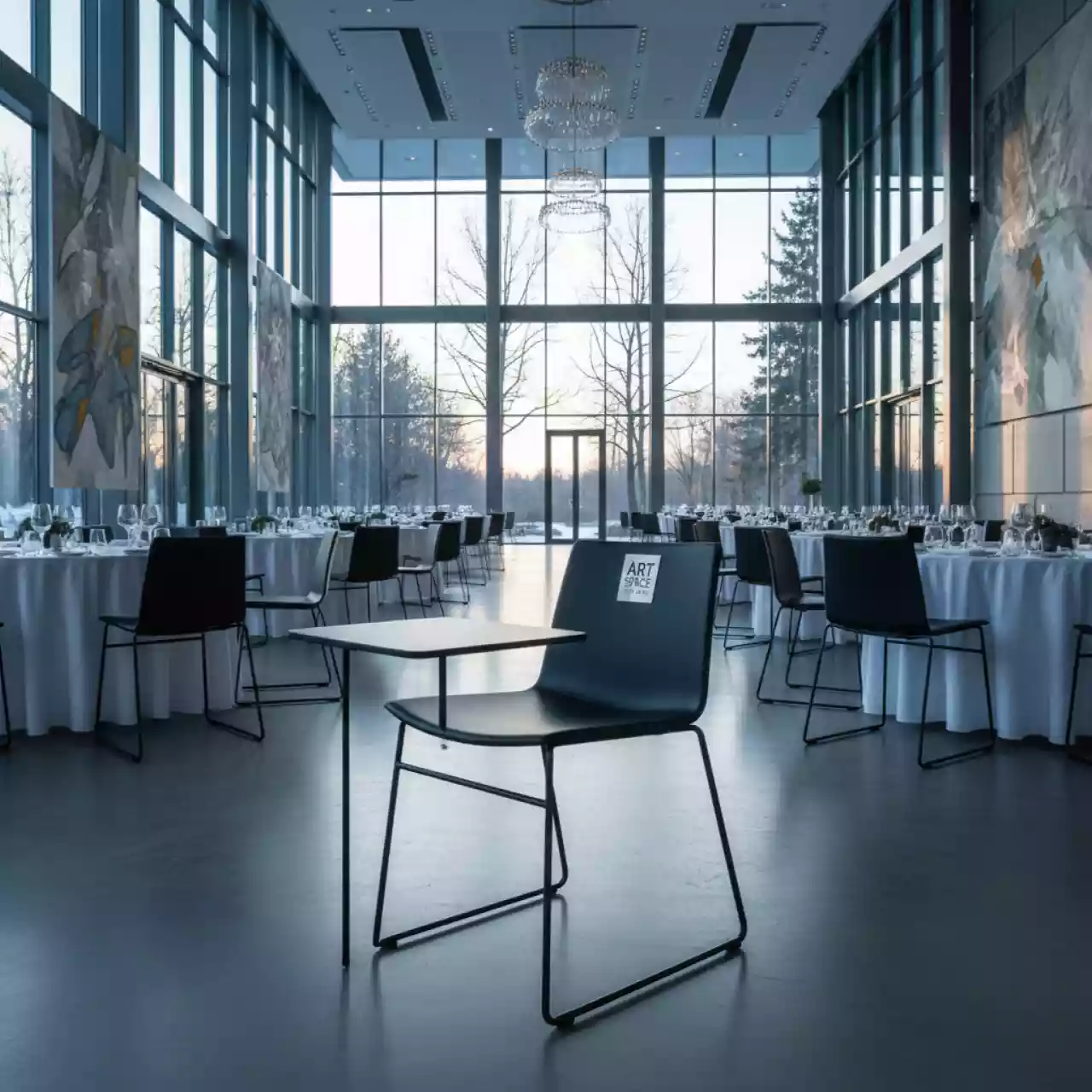 Аренда Стул Q на прутке со столиком черный в Radisson Blu Resort & Congress Centre — ART SPACE