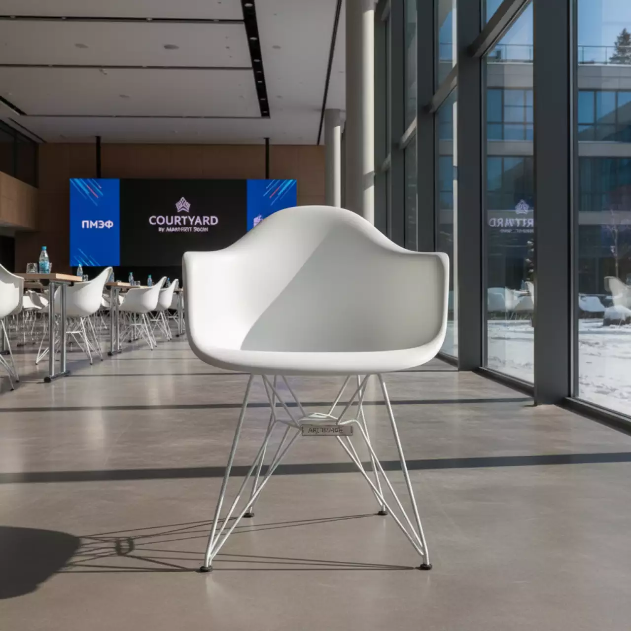 Аренда Стул Race на прутке белый в Courtyard by Marriott Sochi — ART SPACE