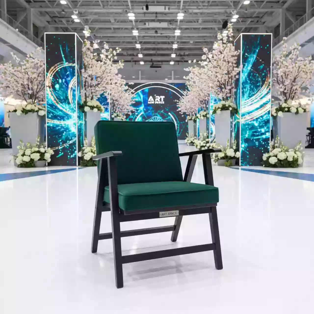 Аренда Стул раскладной Clack велюр Velutto буковые ножки черная морилка в ледовом дворце «Роза Хутор» — ART SPACE