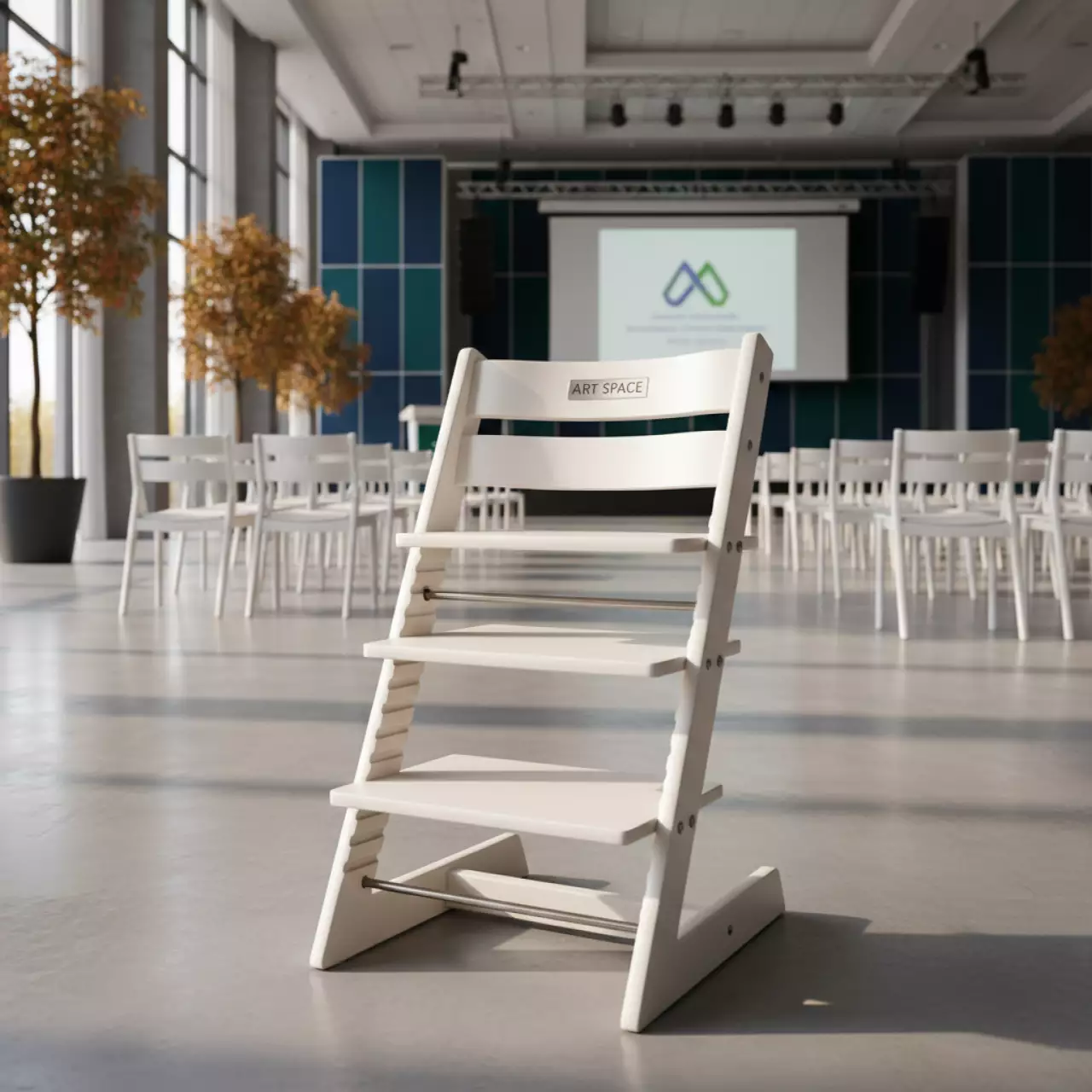 Аренда Стул растущий Деми деревянный White регулируемый в трех плоскостях в Radisson Blu Resort & Congress Centre — ART SPACE