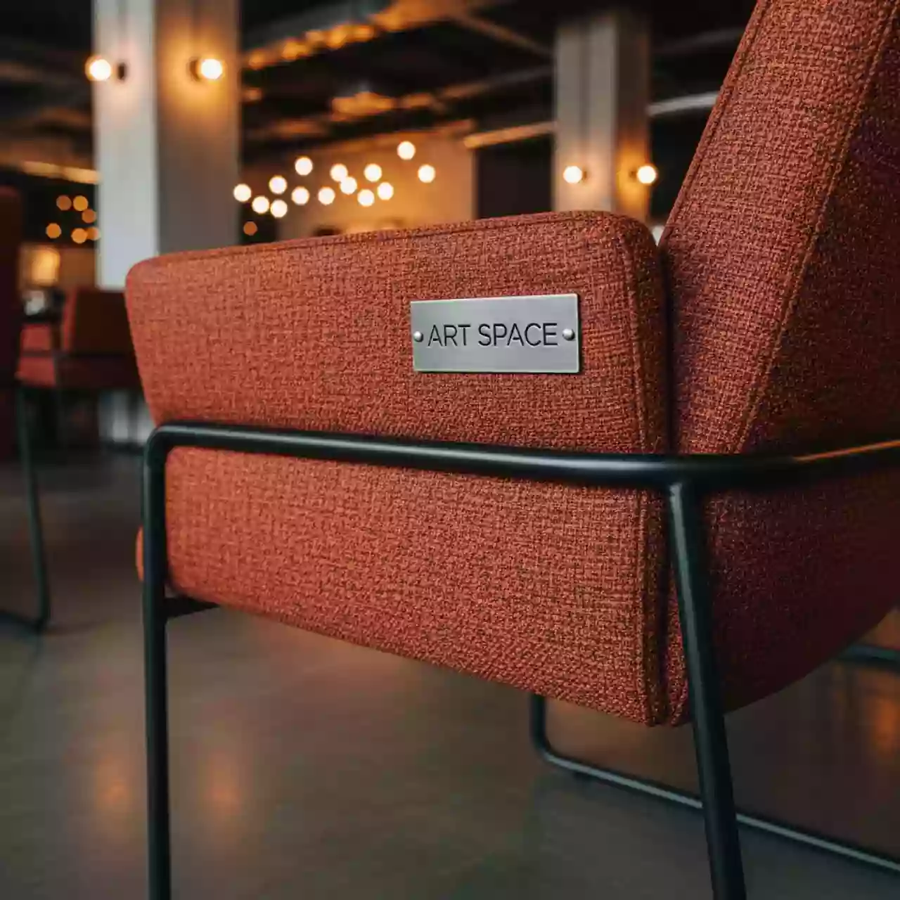 Аренда Стул с обивкой Blume в ресторане «Магадан» — ART SPACE