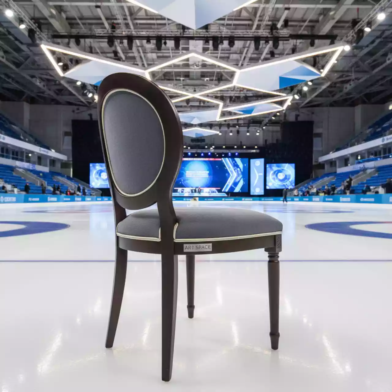 Аренда Стул с обивкой Celsius в Керлинговом центре «Ледяной куб» — ART SPACE