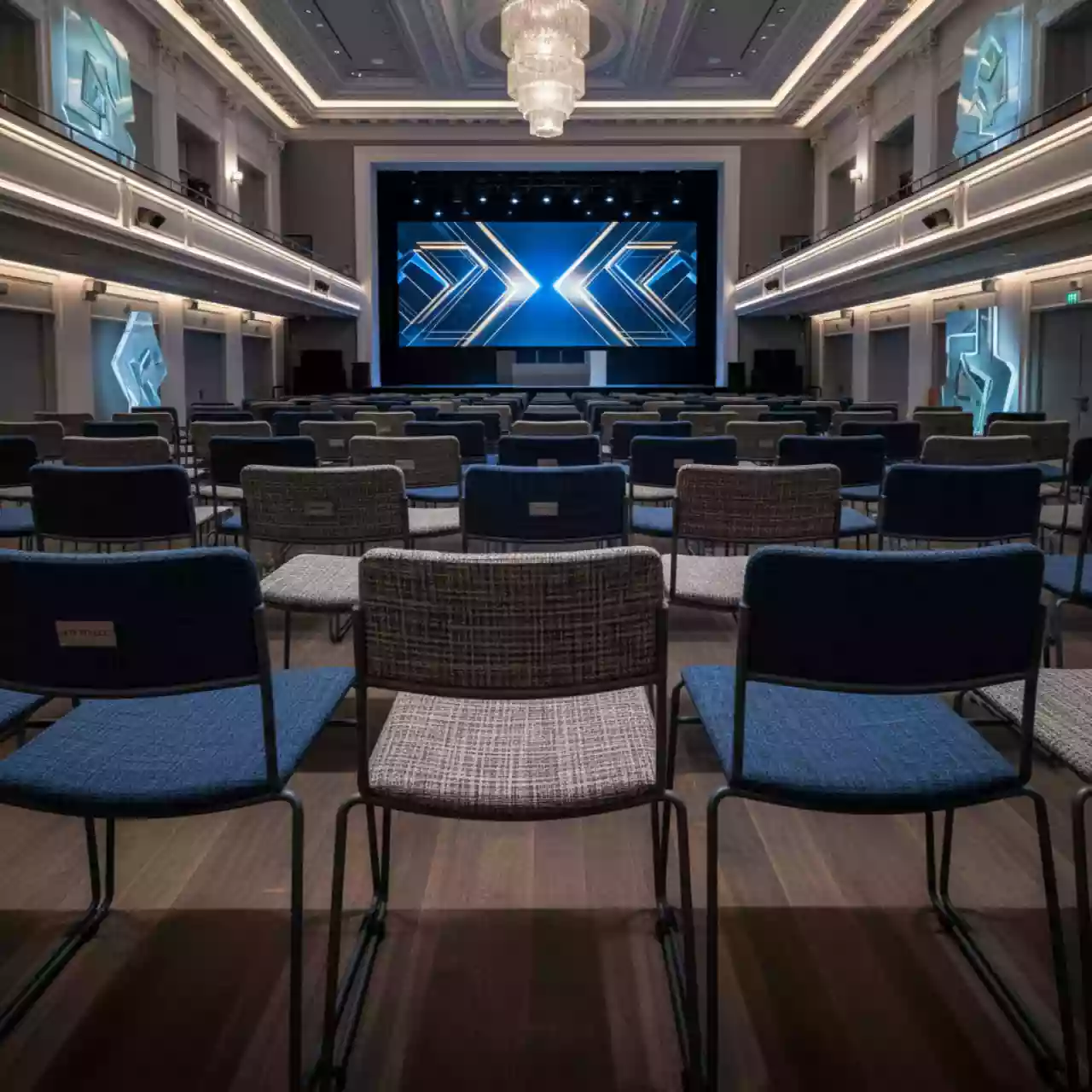 Аренда Стул с обивкой Flag K в Зимнем театре — ART SPACE