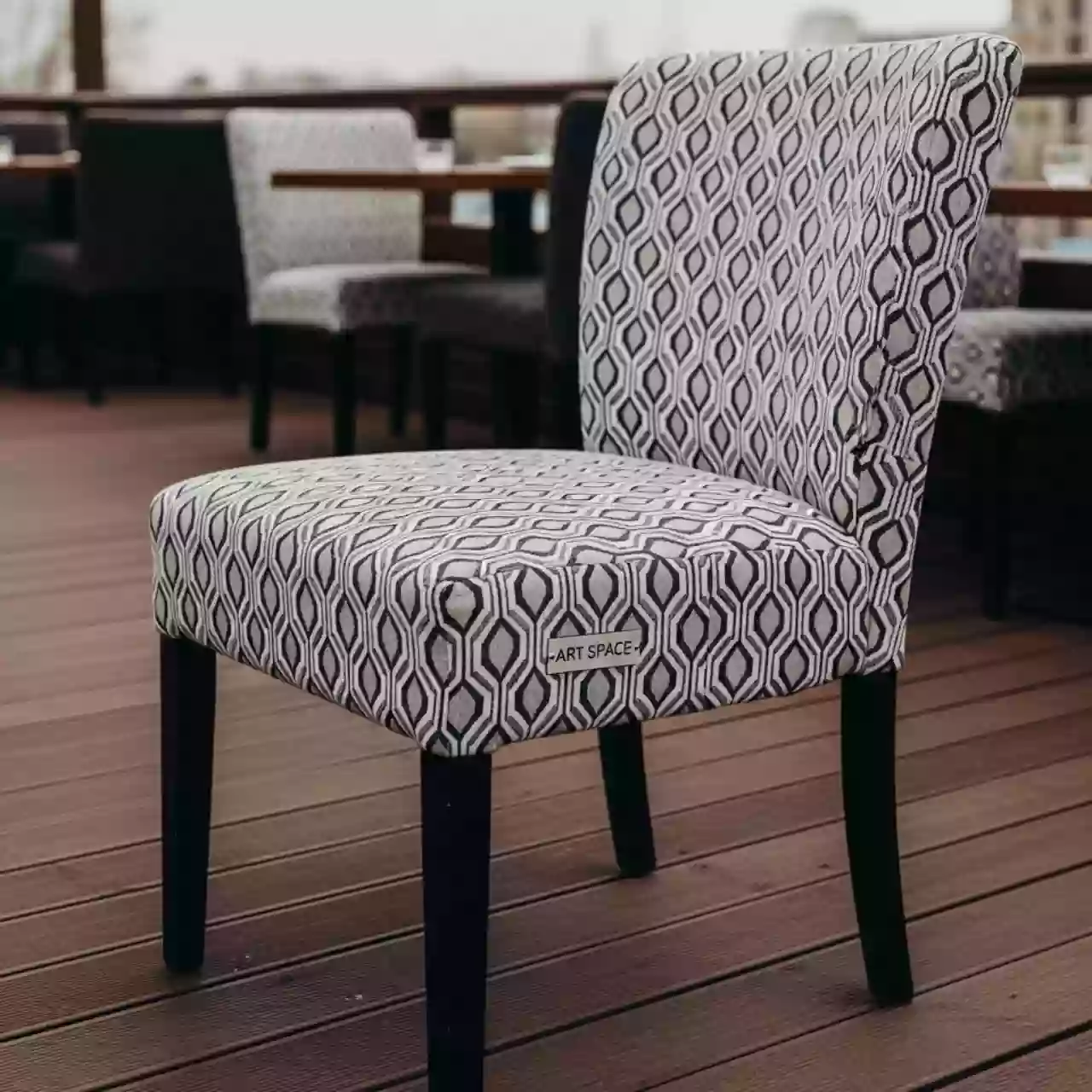 Аренда Стул с обивкой Slim S M TS в ресторане «Магеллан» — ART SPACE