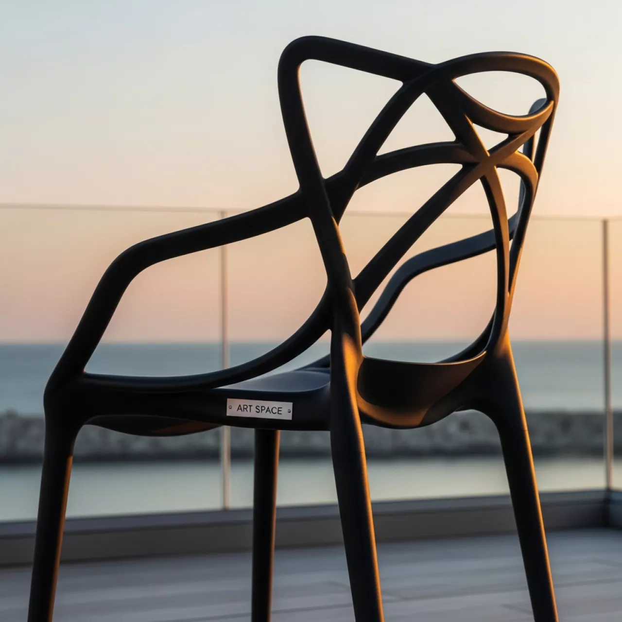 Аренда Стул с подлокотниками Masters Black в Imeretinskiy Hotel — ART SPACE