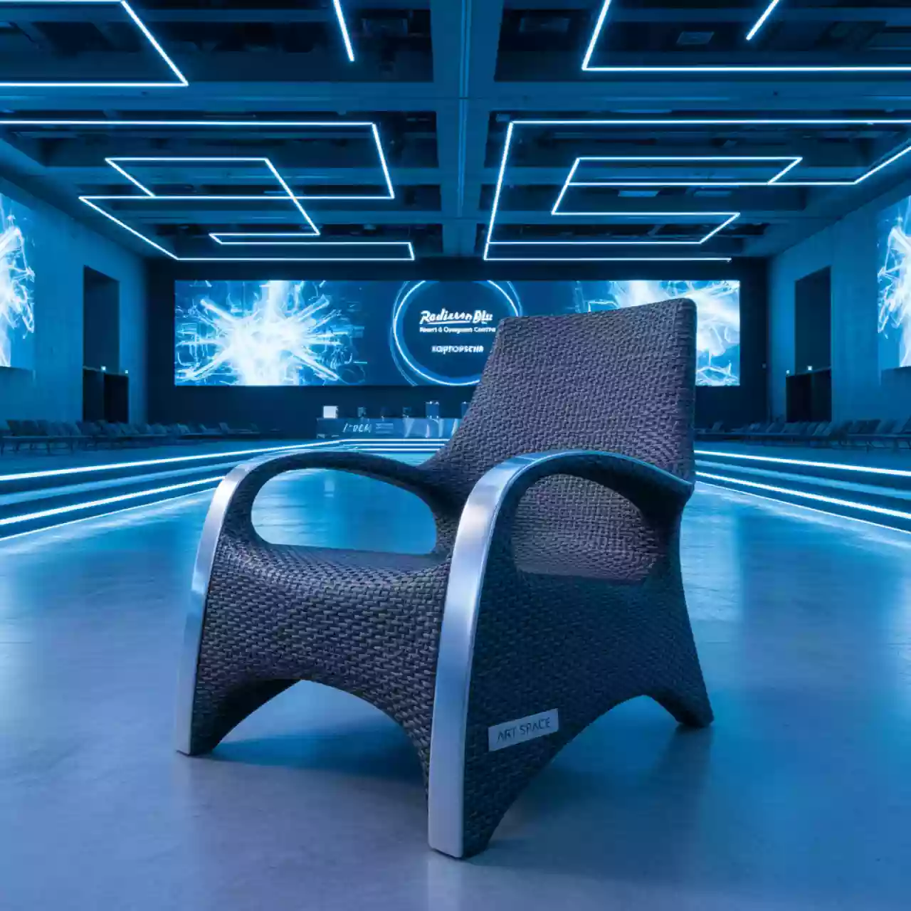 Аренда Стул с подлокотниками Rattan в Radisson Blu Resort & Congress Centre — ART SPACE