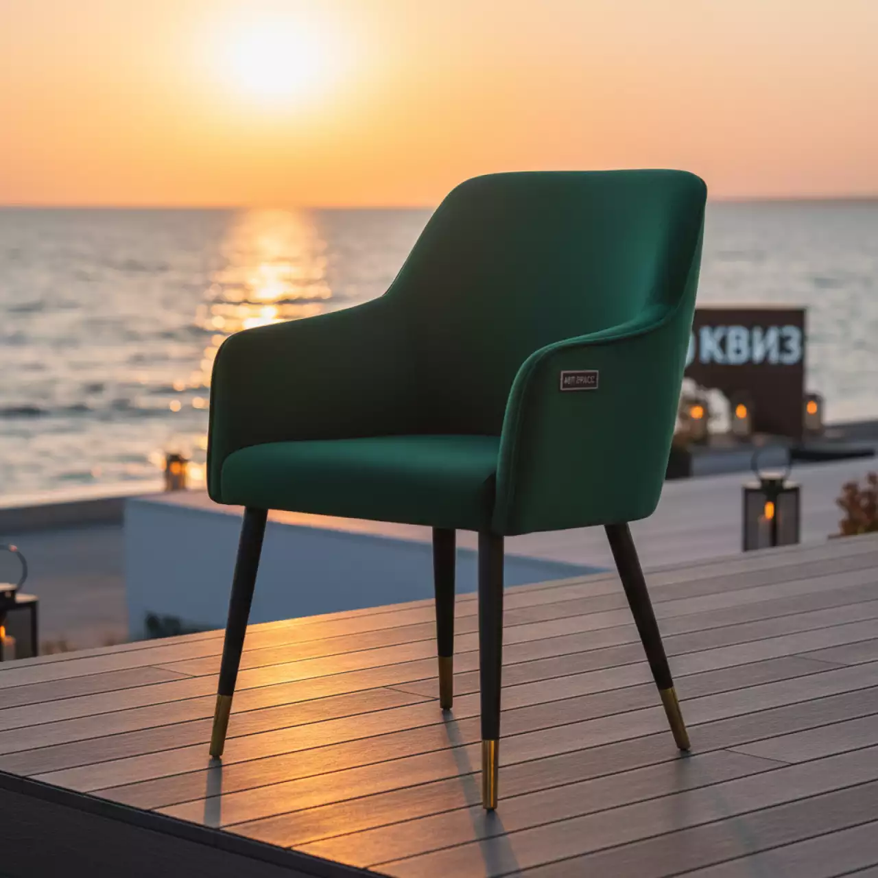 Аренда Стул с подлокотниками зеленый Gorg на Имеретинской набережной — ART SPACE