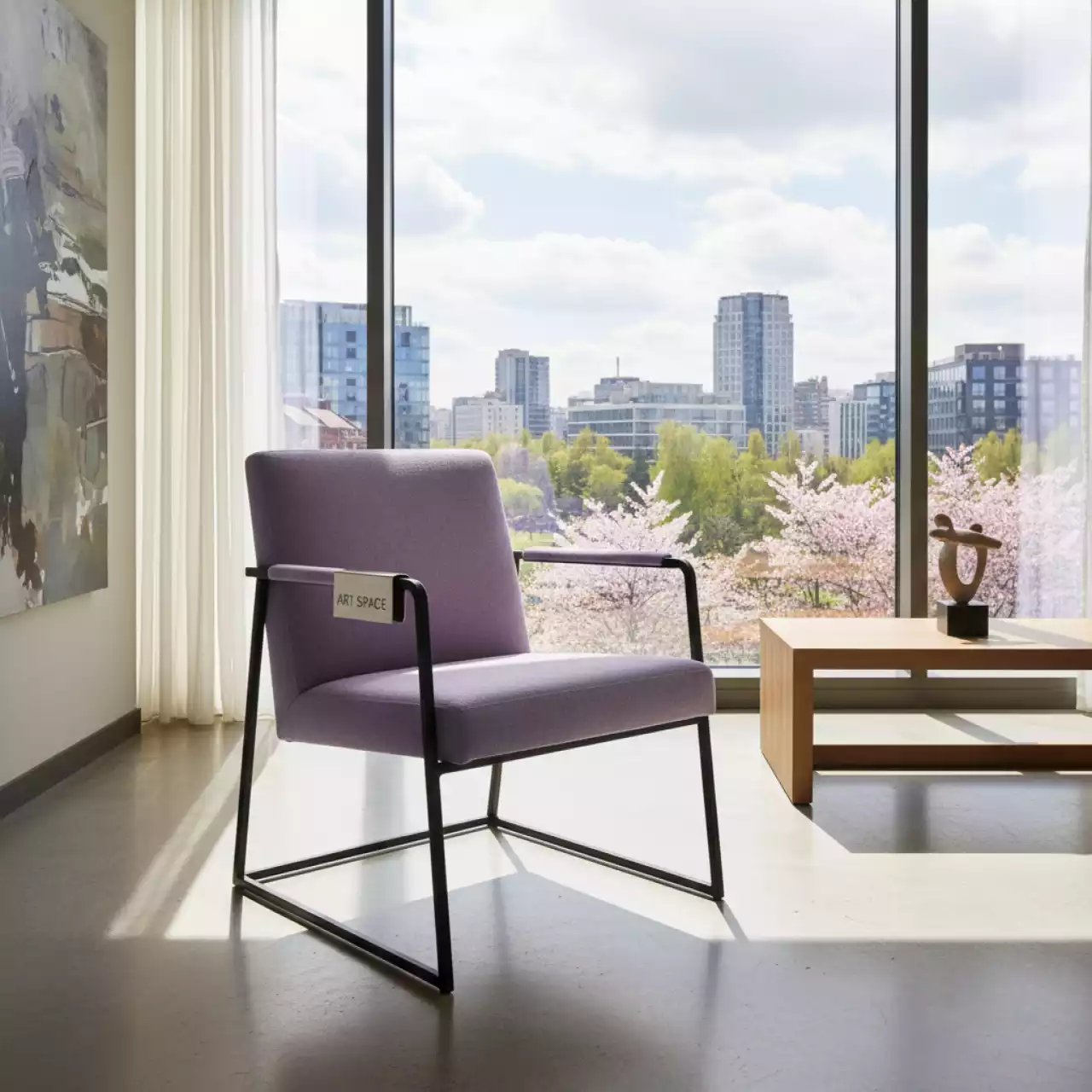 Аренда Стул Саф Ина каркас черный сиреневый в Panorama by Mercure — ART SPACE
