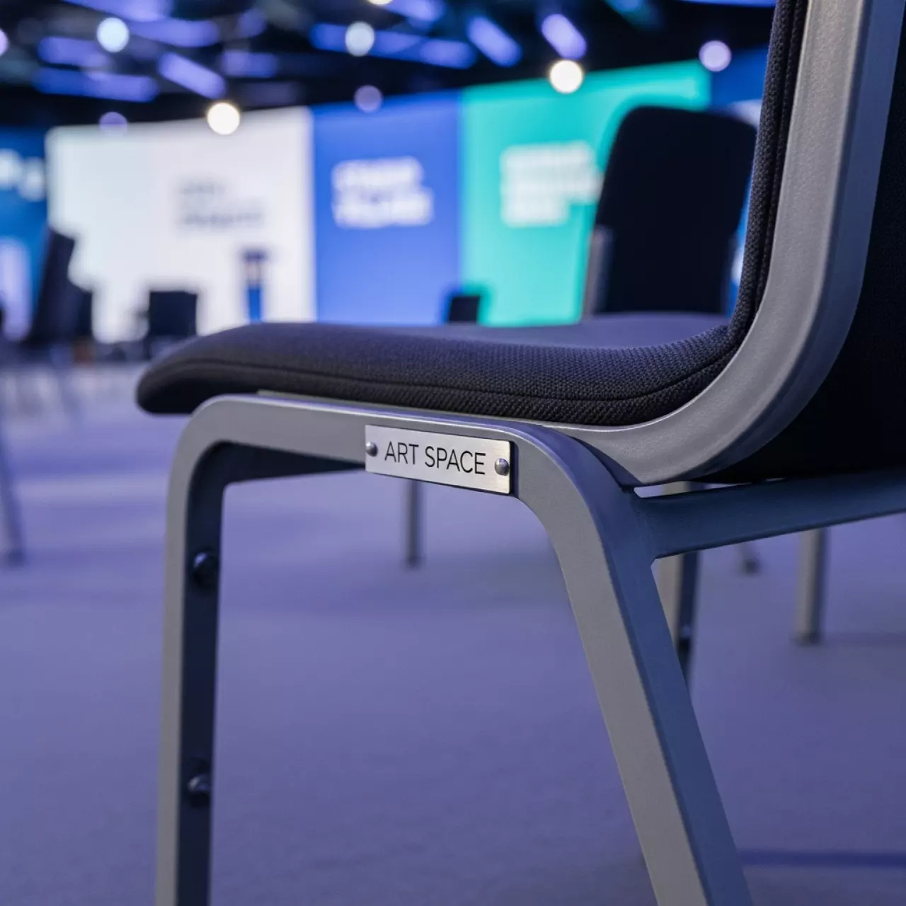 Аренда Стул Саф Ина каркас серый в Radisson Hotel Rosa Khutor — ART SPACE