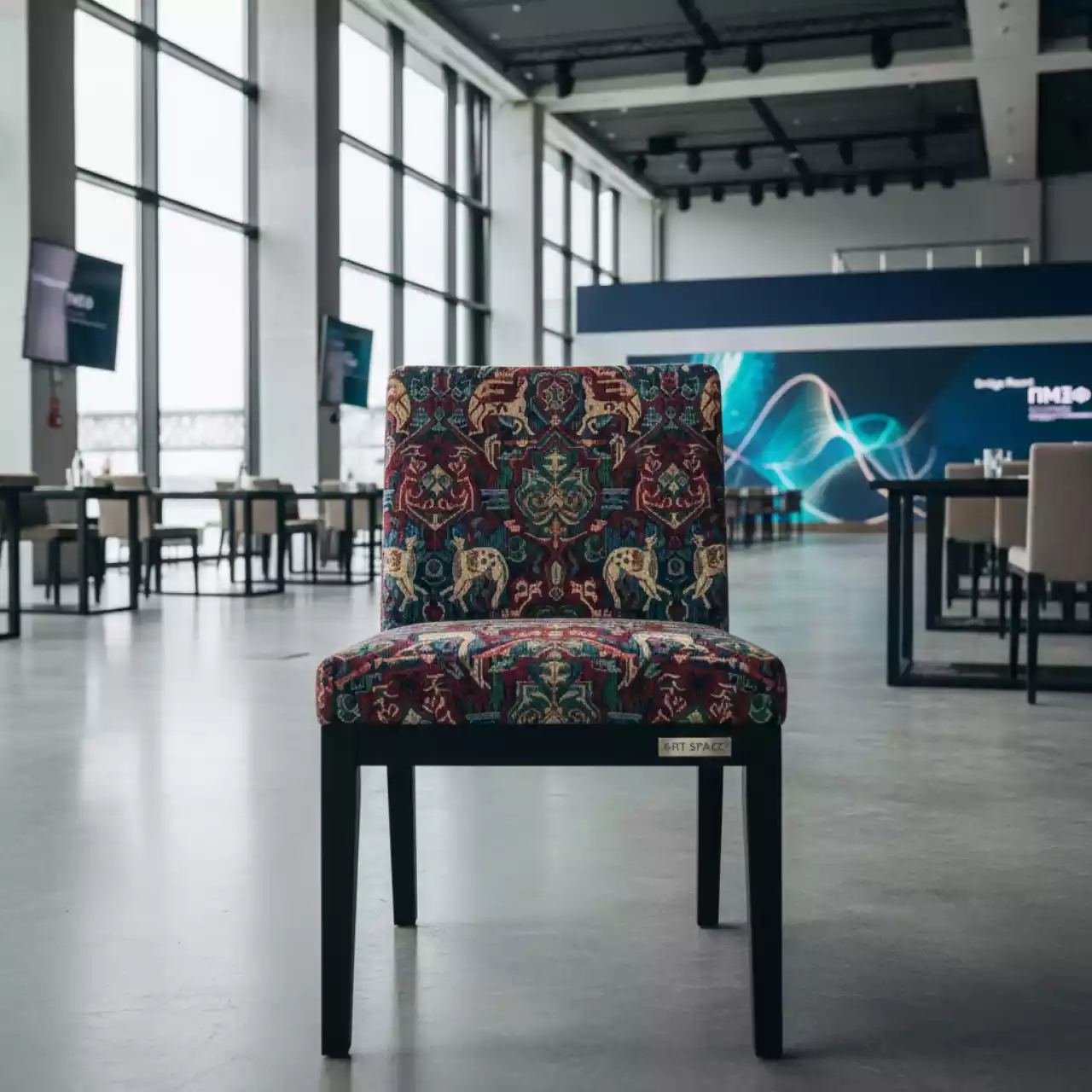 Аренда Стул Safir гобелен Талисман ножки бук черная морилка в Bridge Resort — ART SPACE