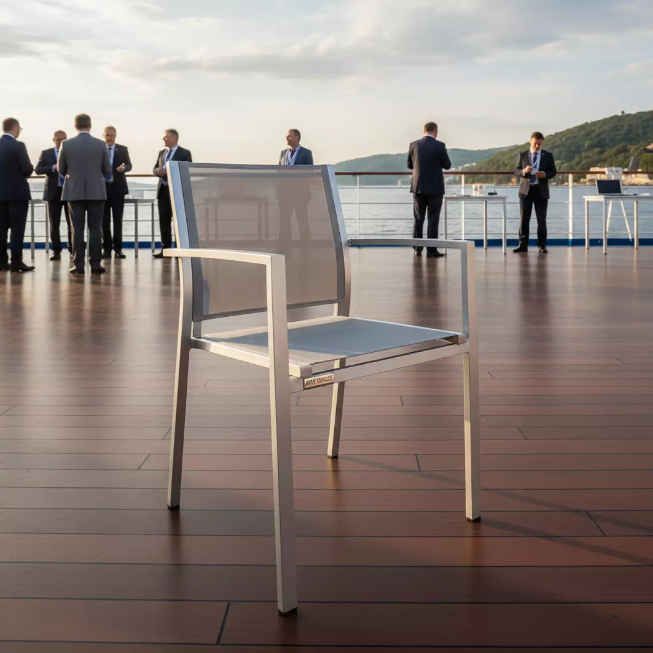 Аренда Стул Sater белый серый алюминий текстилен на теплоходе «Дагомыс» — ART SPACE