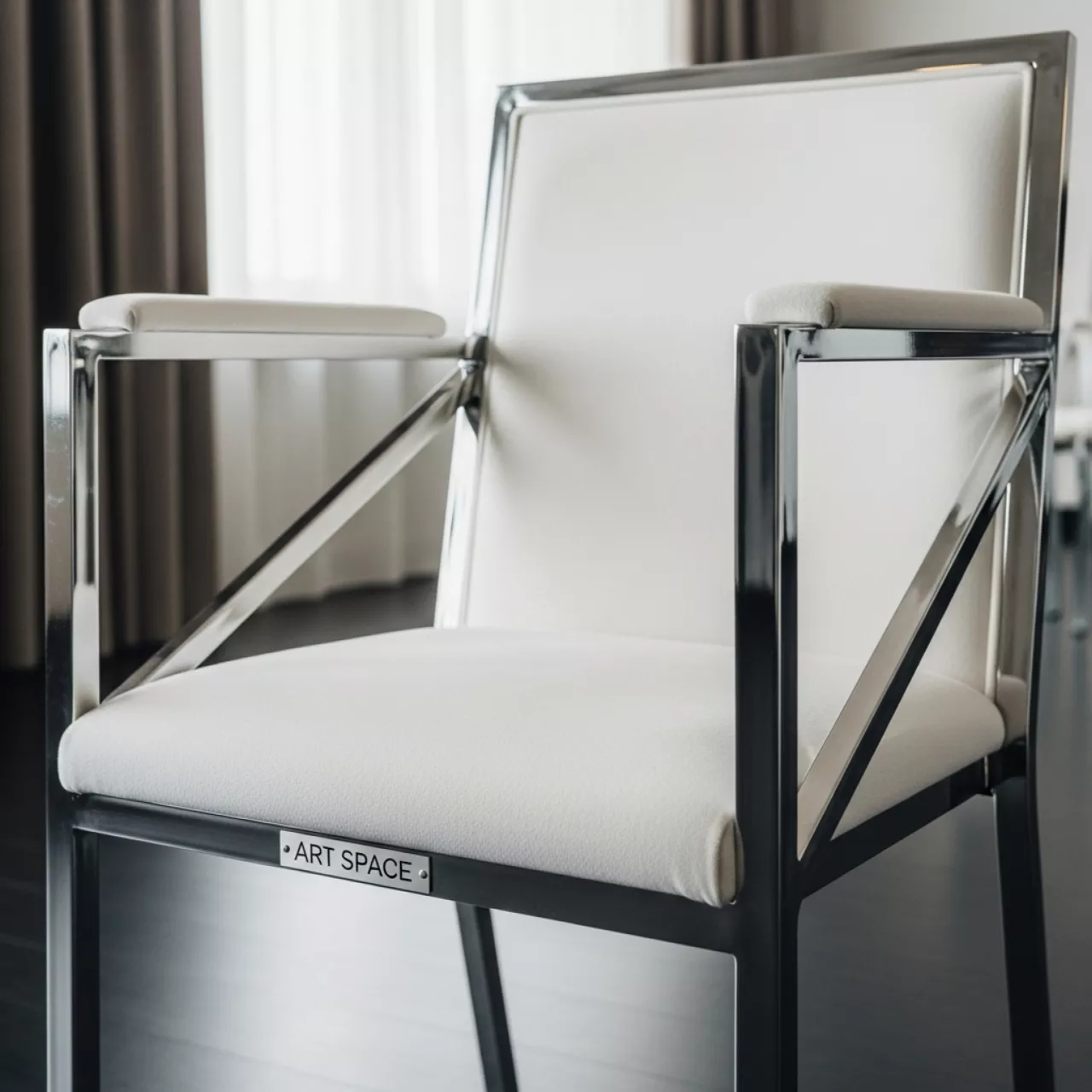 Аренда Стул серебряный белый бархат ДЮПОН в Sport Inn Hotel & Wellness — ART SPACE