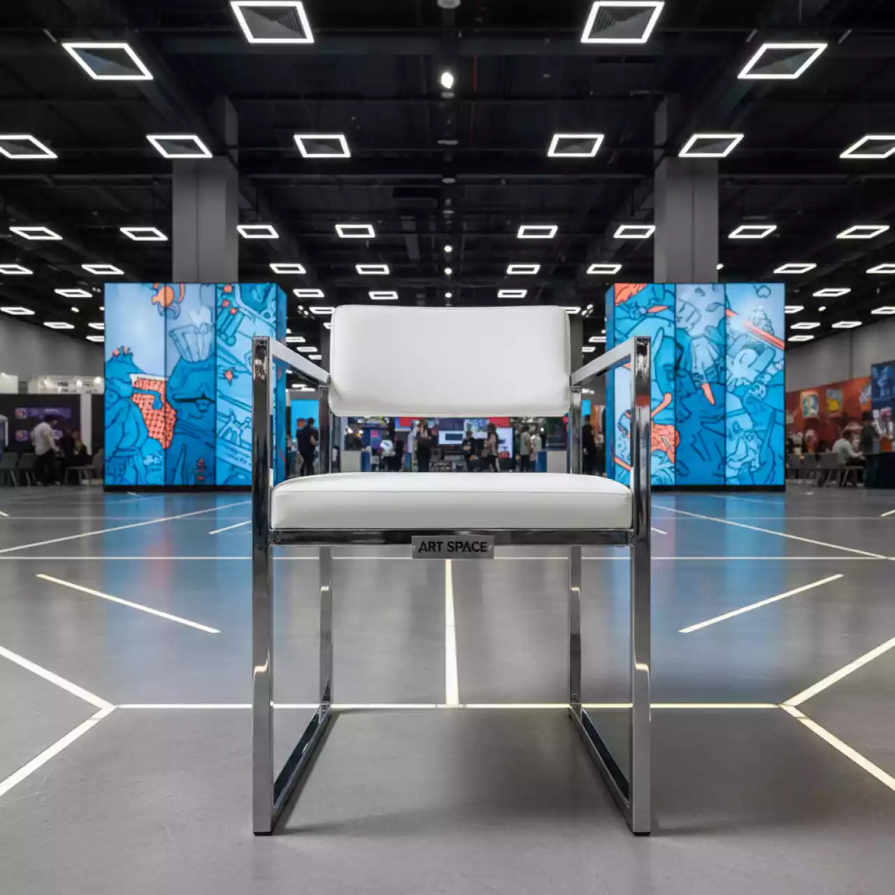 Аренда Стул серебряный БРЭМ белый из экокожи в банкетном зале «Дельфин» — ART SPACE