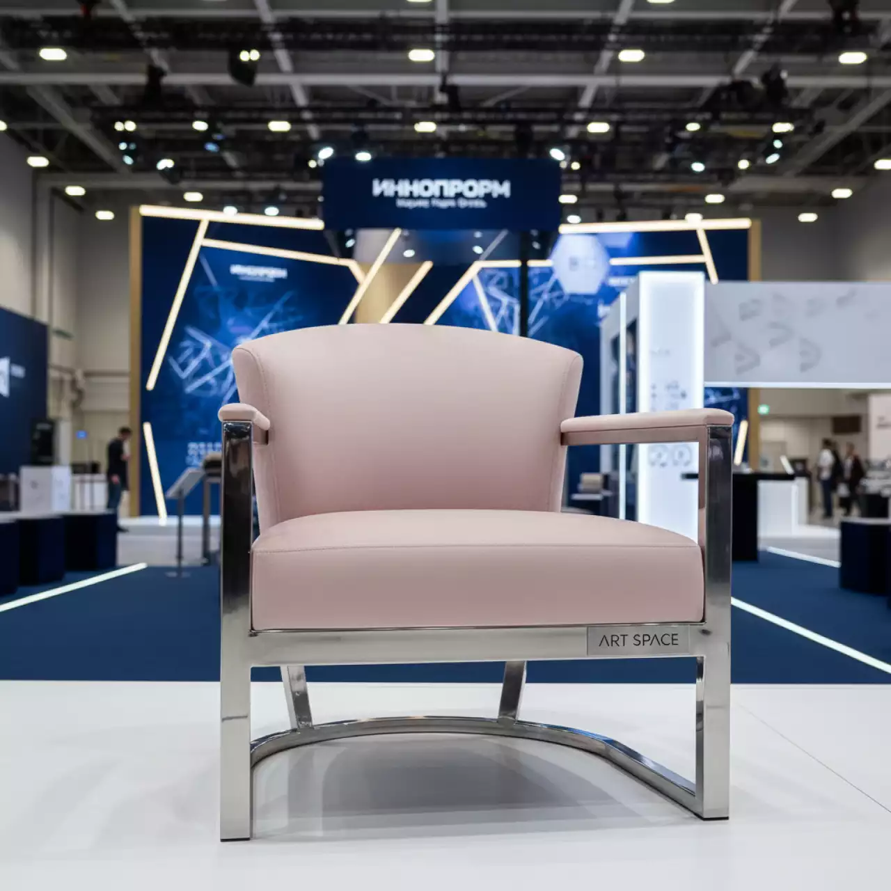 Аренда Стул серебряный ДЮПОН жемчужно розовый в Маринс Парк Отеле — ART SPACE