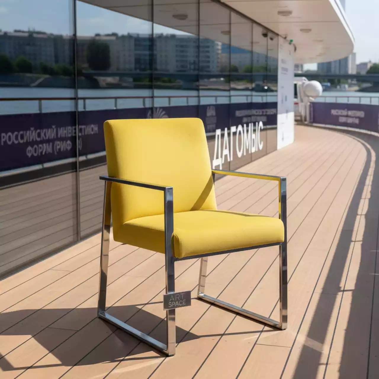 Аренда Стул серебряный ОКТАВА лимонный бархатный на теплоходе «Дагомыс» — ART SPACE