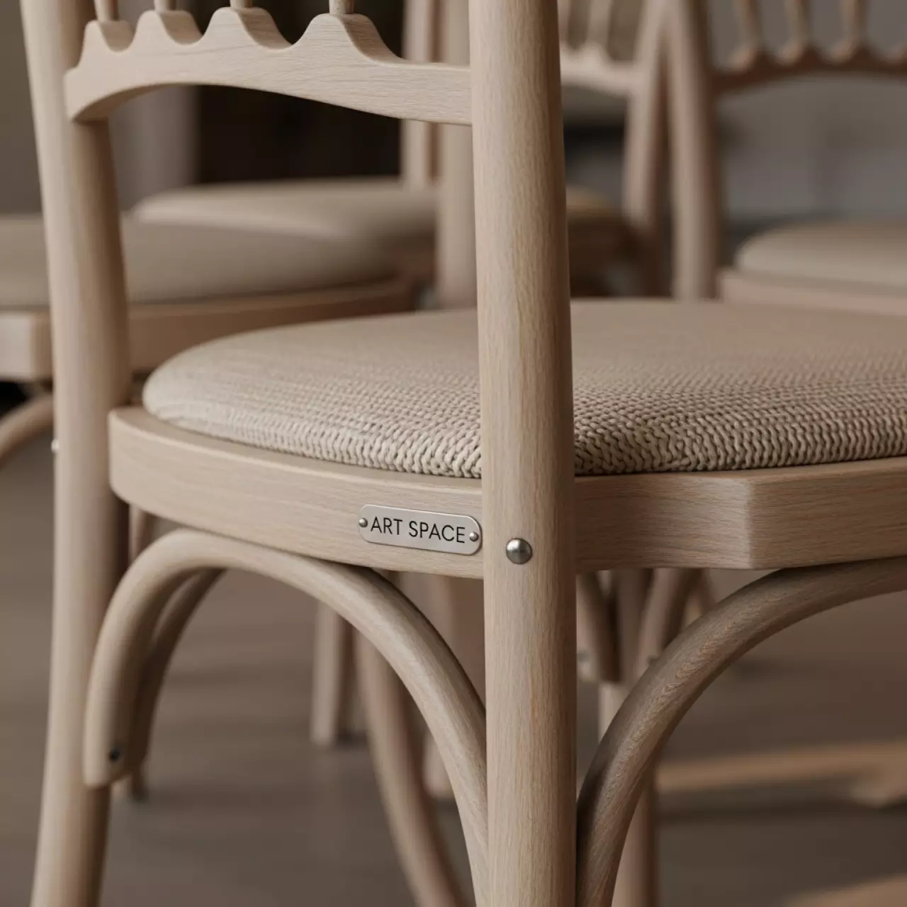 Аренда Стул серовато оранжевый деревянный Кьявари в ресторане «Плакучая Ива» — ART SPACE