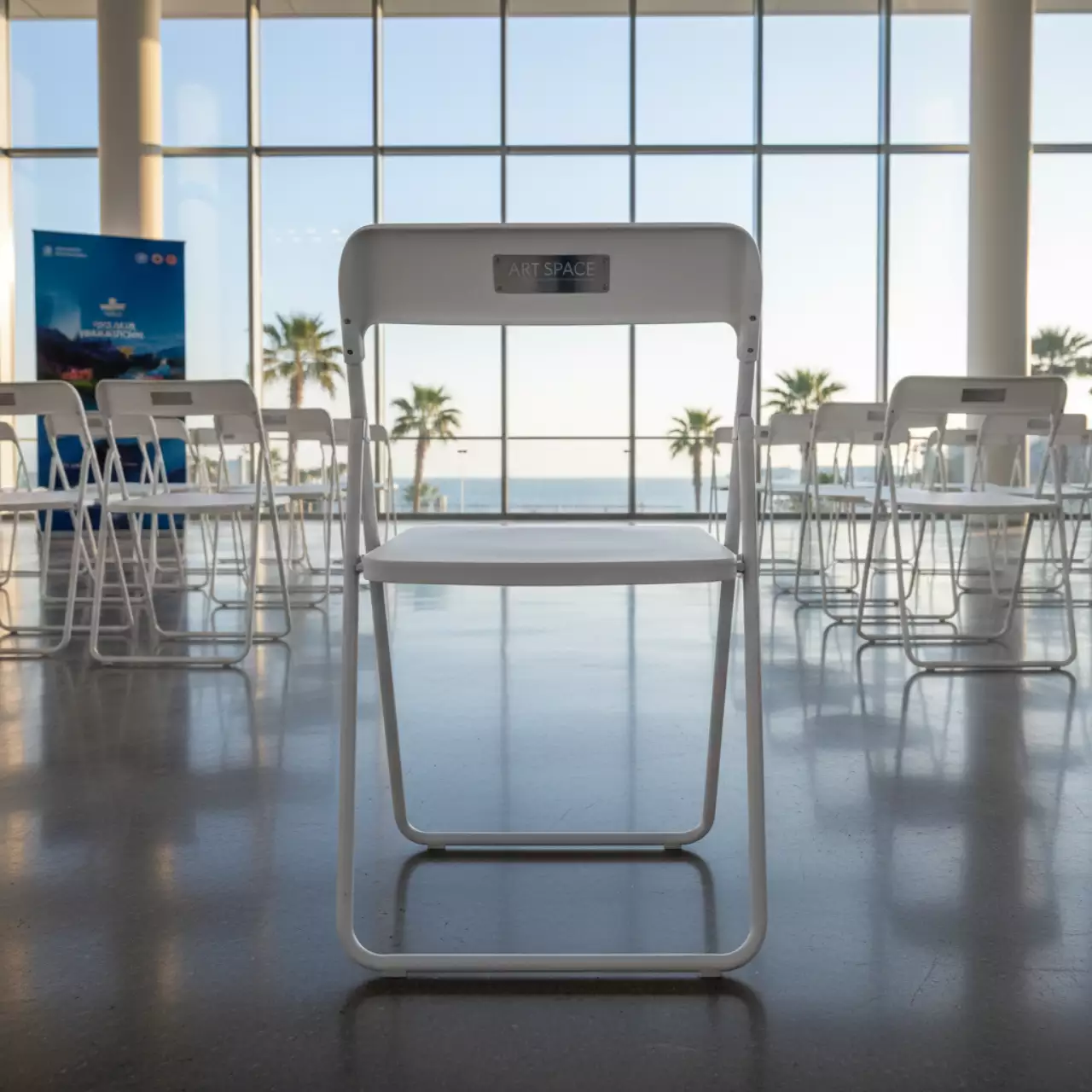 Аренда Стул складной Джон металлик белый в отеле Hyatt Regency Sochi — ART SPACE