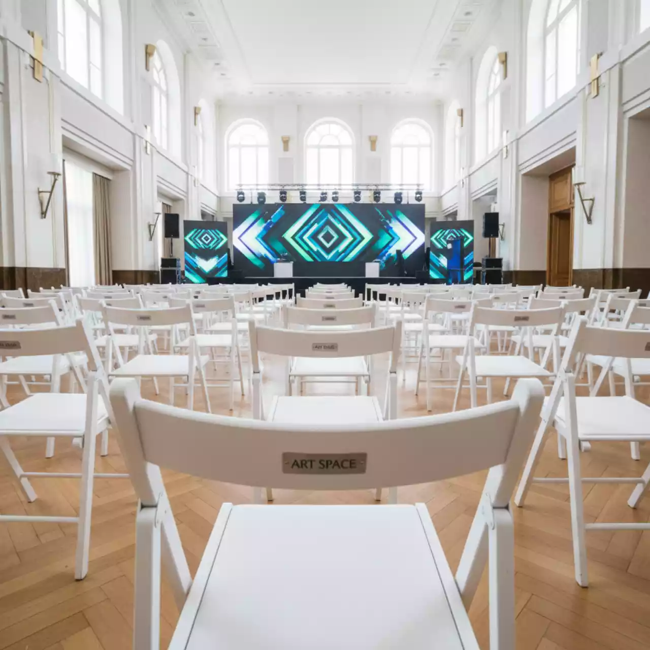 Аренда Стул складной Terje белый в отеле «Богатырь» — ART SPACE