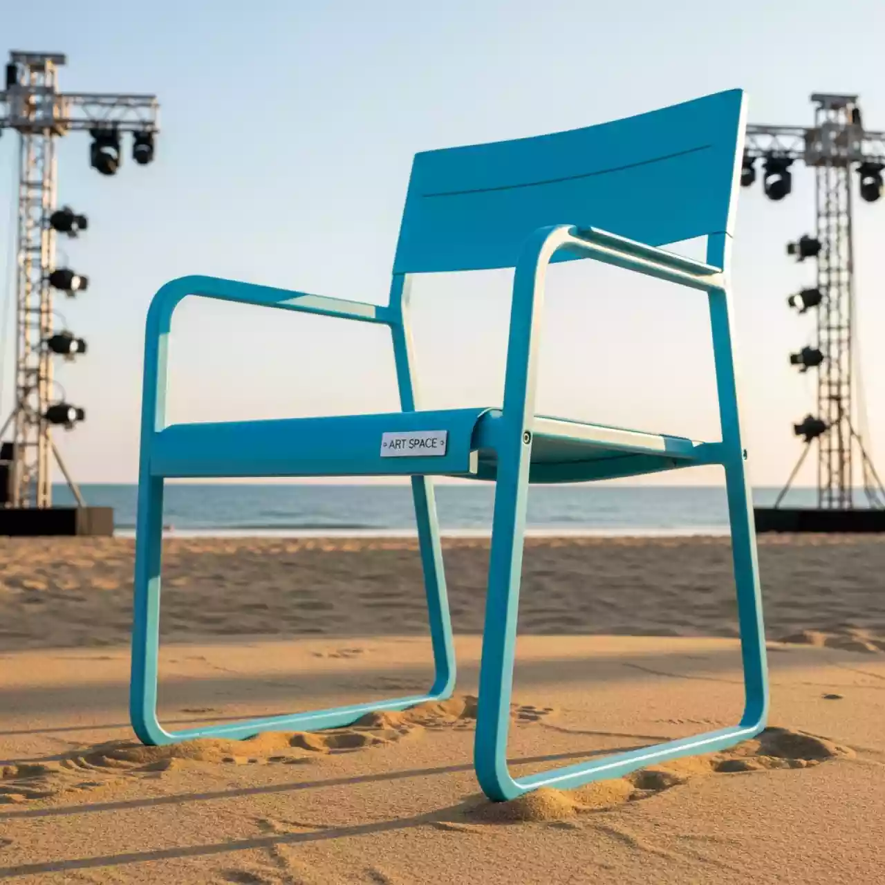 Аренда Стул складной Торни голубой на пляже «Ривьера» — ART SPACE