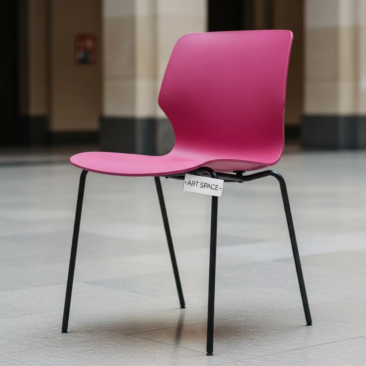 Аренда Стул Slam dark розовый в Зале органной и камерной музыки — ART SPACE