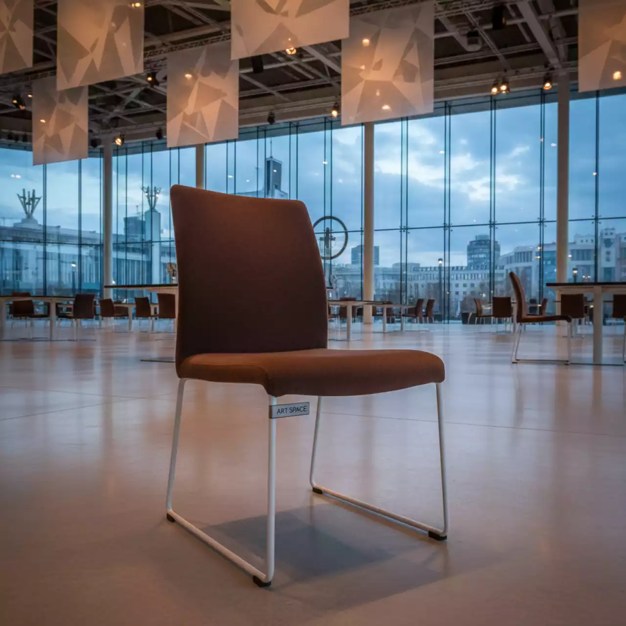 Аренда Стул Stars V S каркас белый велюр какао на Медальной площади — ART SPACE