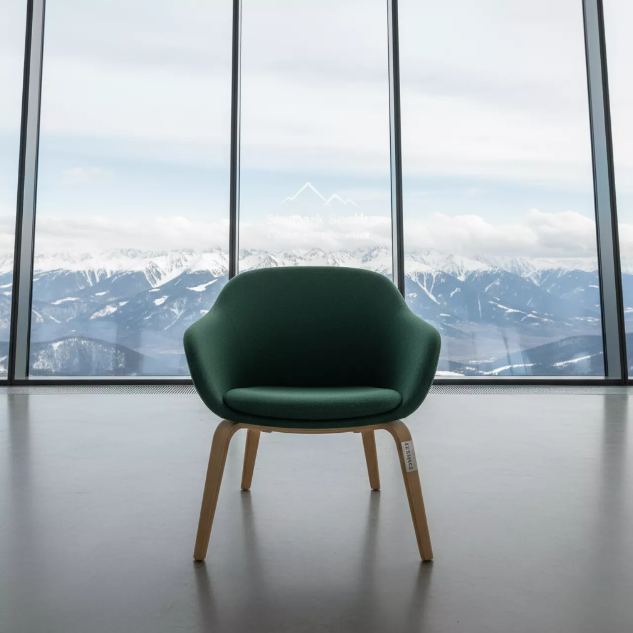 Аренда Стул темно зеленый Этро в Skypark Sochi — ART SPACE