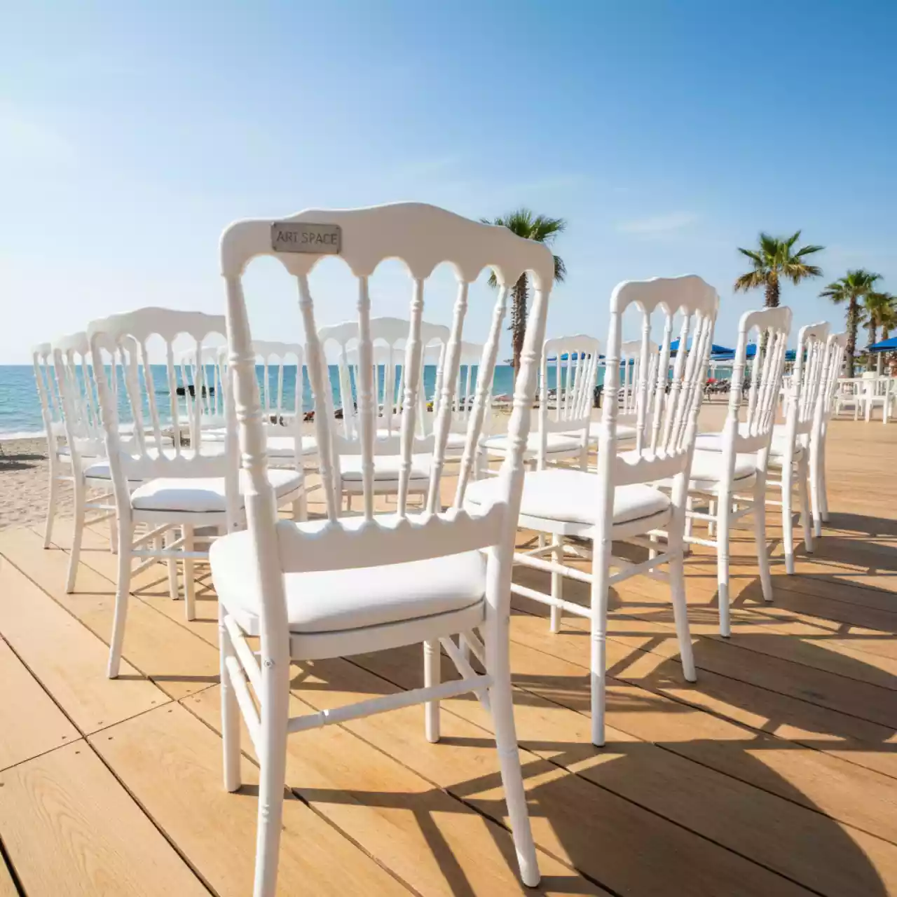 Аренда Стул Tiffany white на пляжных клубах Хосты — ART SPACE