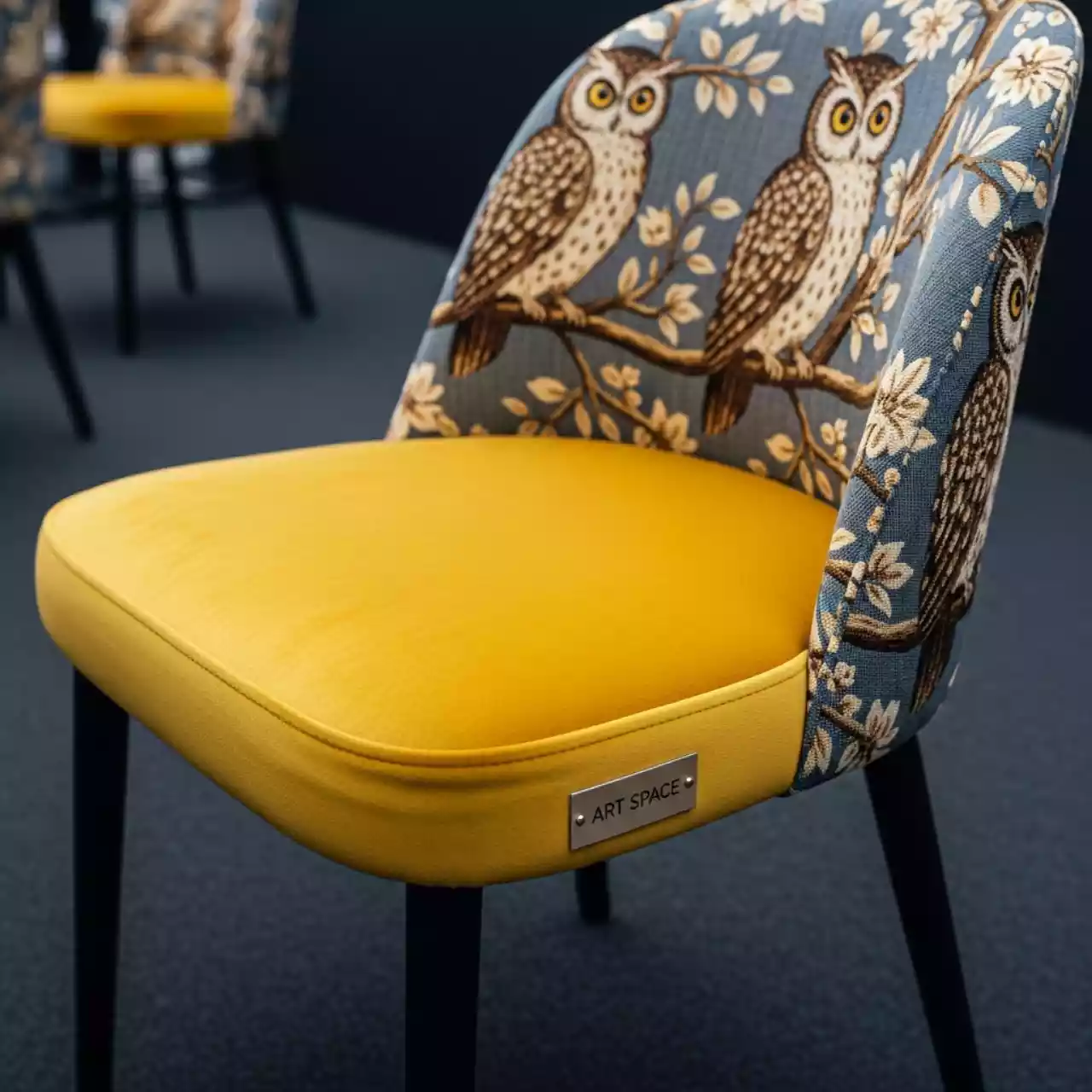 Аренда Стул Тони велюр желтый гобелен совы в Маринс Парк Отеле — ART SPACE